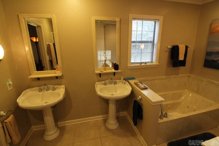 MAUMELLE CLUB MANOR TO CRYSTAL - Residential