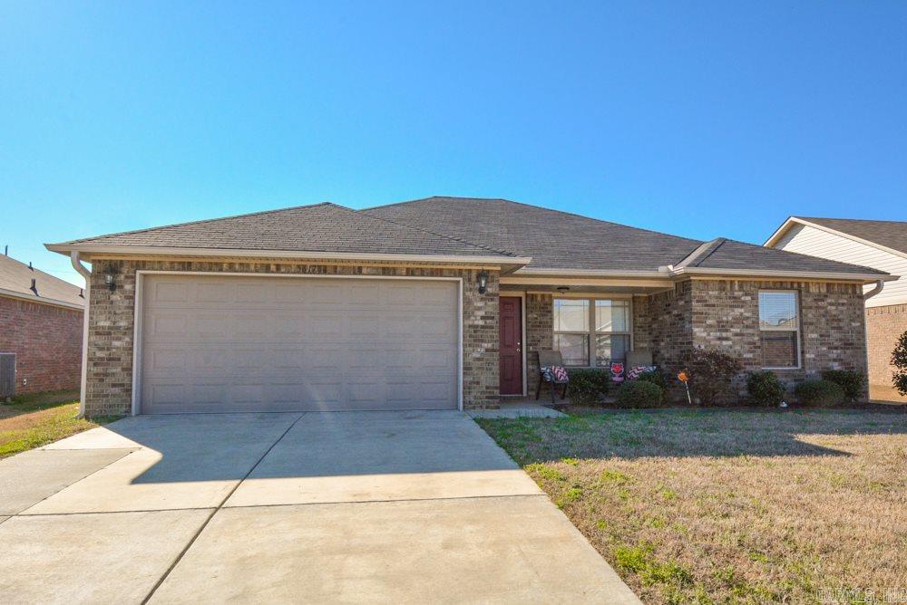 This beautifully manicured home in Trammel Estates is priced to move!  LR is spacious & great for entertaining; kitchen has gorgeous custom cabinets, lg pantry & breakfast bar; split floor plan, master bdrm has tray ceiling, en suite has soaker tub, walk-in shower, ex-lg walk-in closet. Extras include crown molding, gorgeous hardwood laminate flooring, new privacy fence, new storm door, tons of storage space - all at this price!  AND Sherwood Schools!