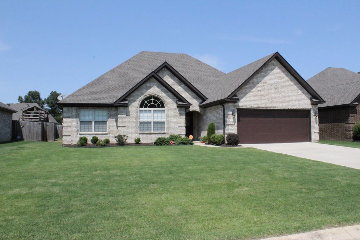 This beautiful brick home has a great open floor plan. The family room features a fireplace, a vaulted ceiling & hardwood floors that extend into the eat-in kitchen. The kitchen boasts stainless steel appliances, an island with a breakfast bar, gorgeous cabinetry & solid surface counters. The master suite offers a tray ceiling, a walk in closet, dual vanities, a custom tiled shower & a jetted tub with tile surround. Additional amenities include a privacy fence, laundry room, two car garage & screened porch.