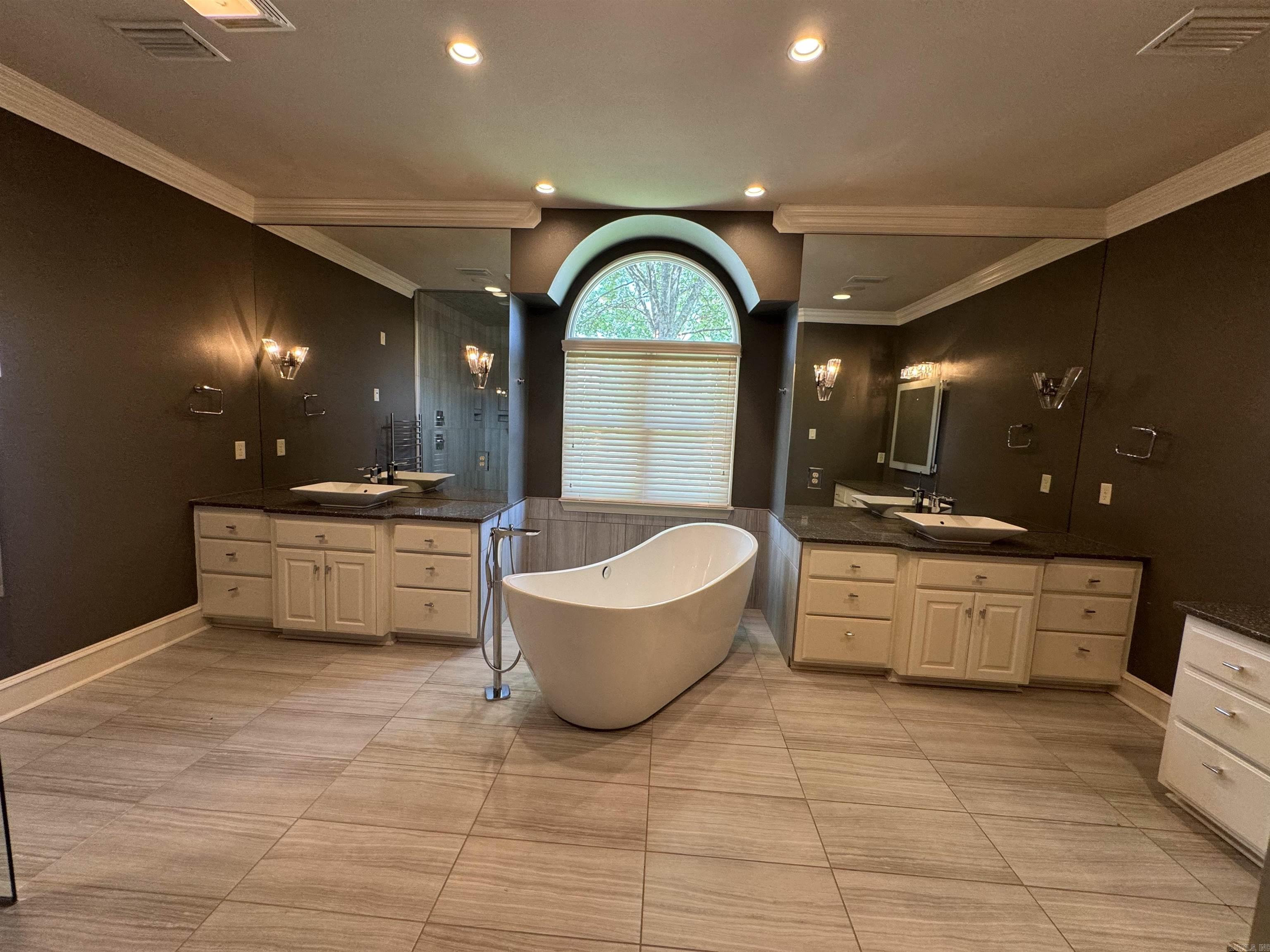 CENTENNIAL VALLEY - Residential
