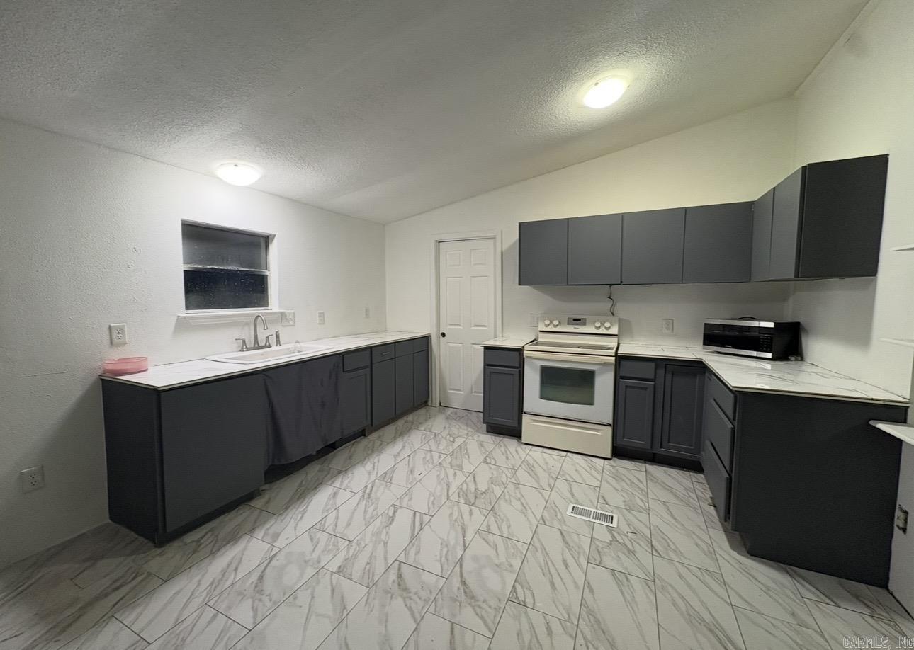 KELLIWOOD - Residential
