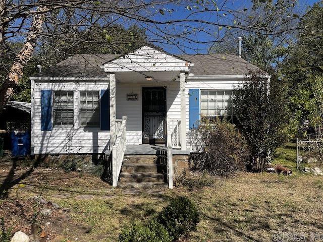 Lovely 3 bedroom, 1 bath, over 1000 Sq. Ft. All new flooring, appliances, counter tops, fully fenced back yard with covered open deck. Adorable home, don't miss out on this great opportunity for your first new home or investment opportunity!