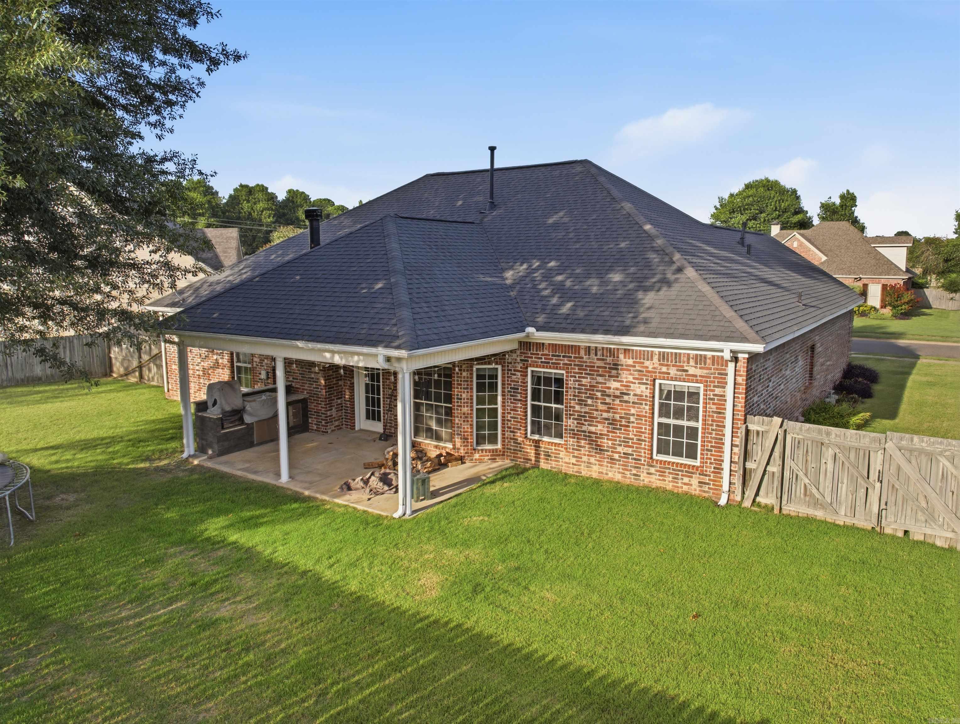 LONGHILLS VILLAGE - Residential