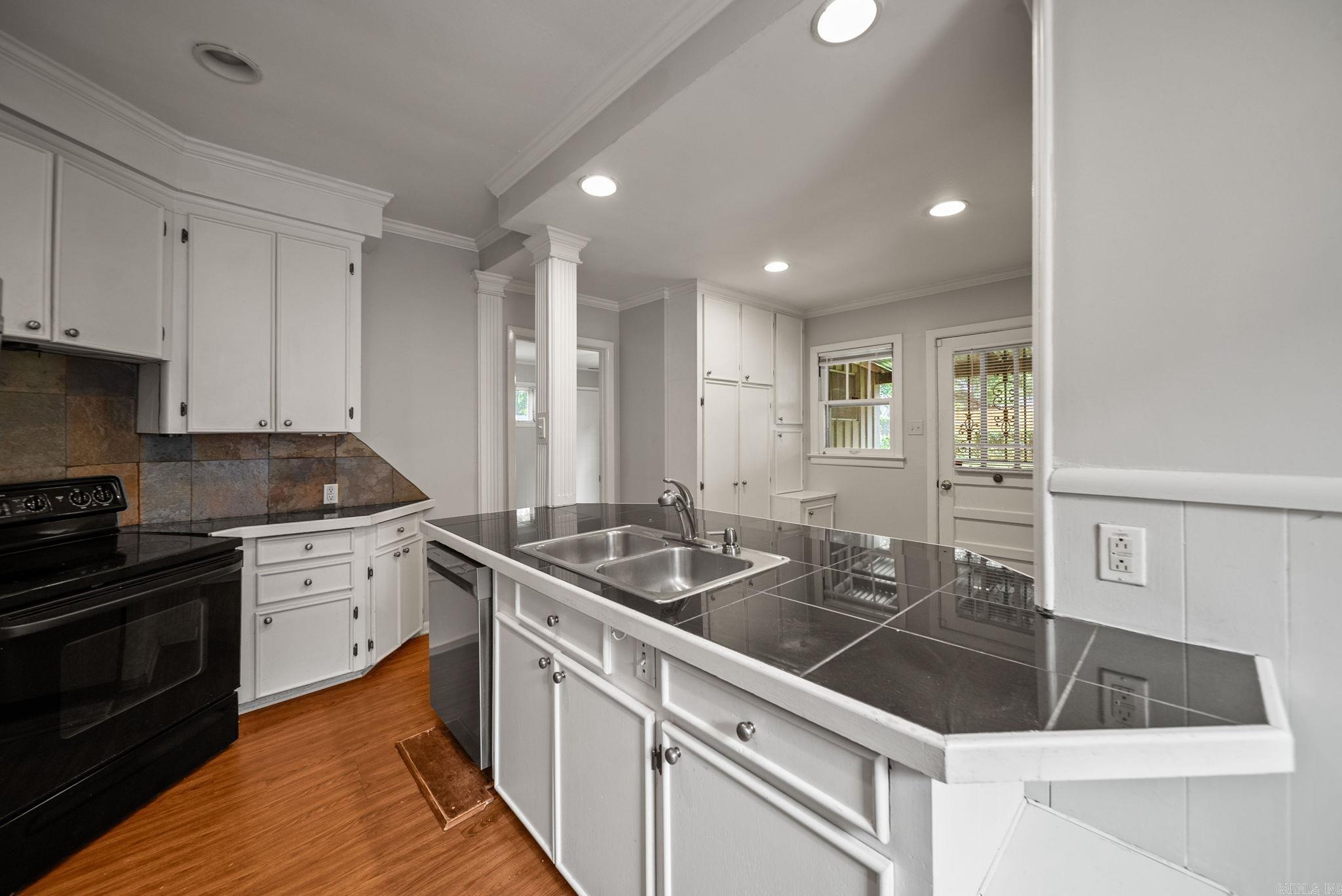 HILLCREST - Residential Lease