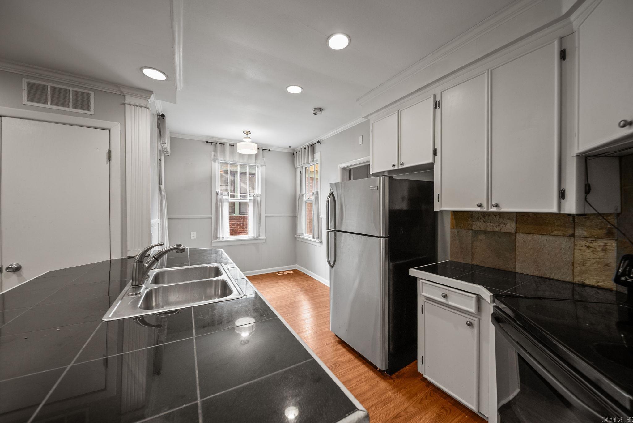 HILLCREST - Residential Lease