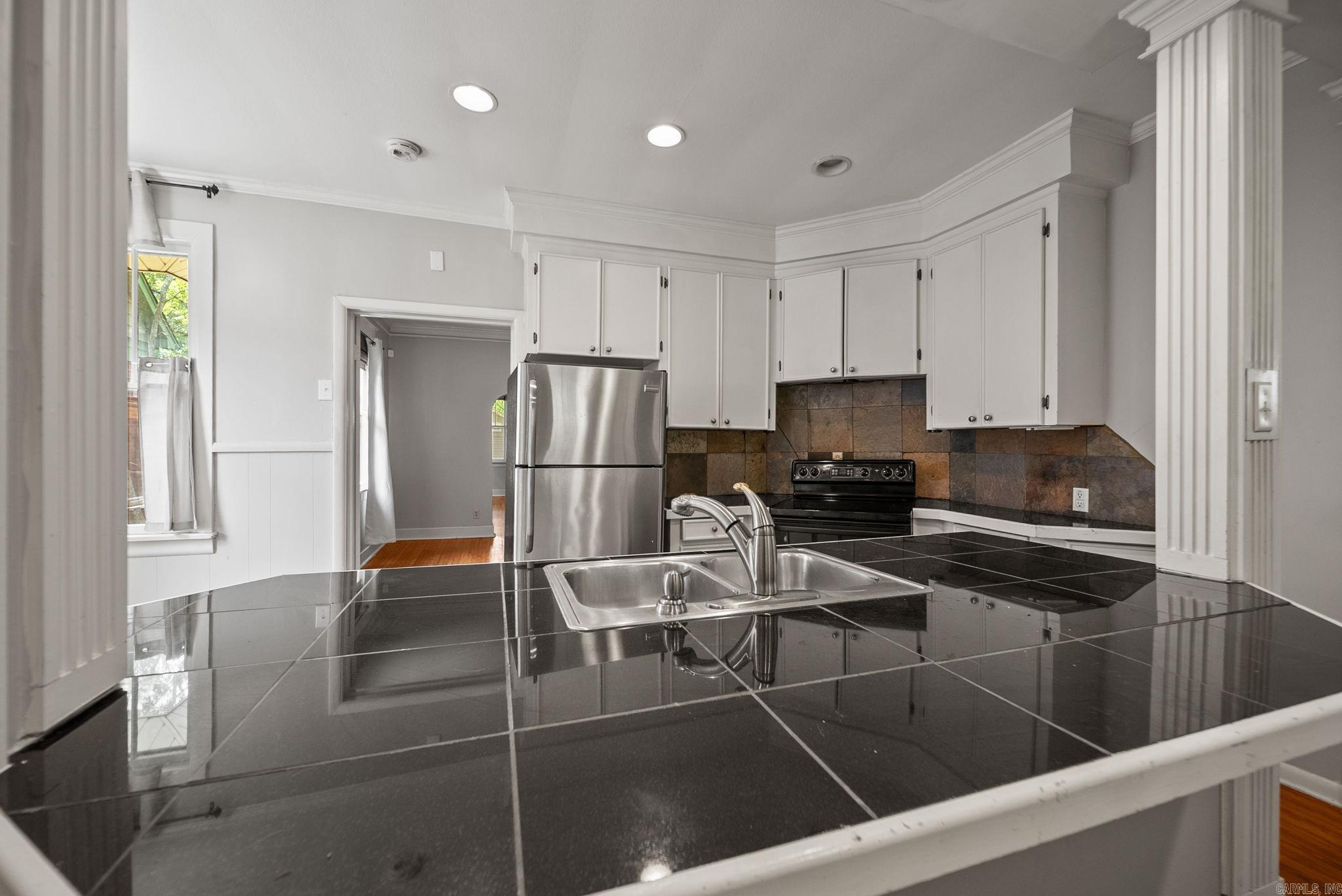 HILLCREST - Residential Lease
