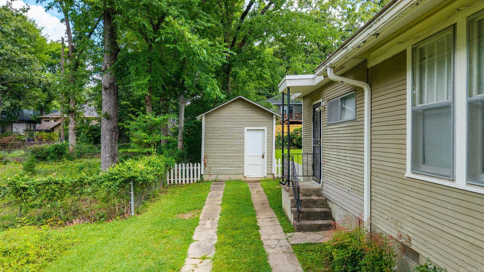 HILLCREST - Residential Lease