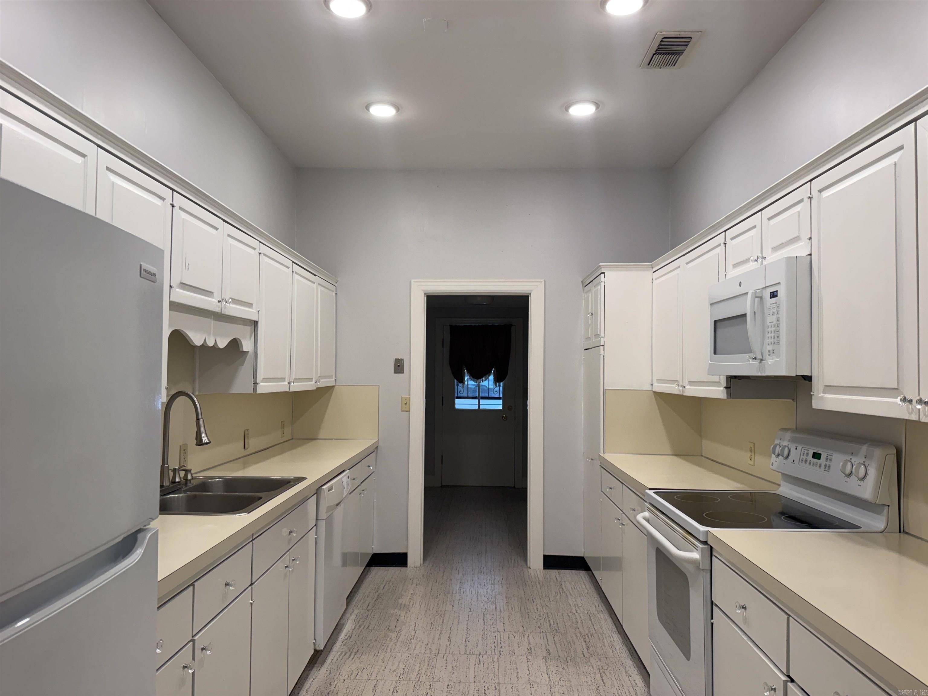 WESTRIDGE HORZ PROP REGIME - Residential