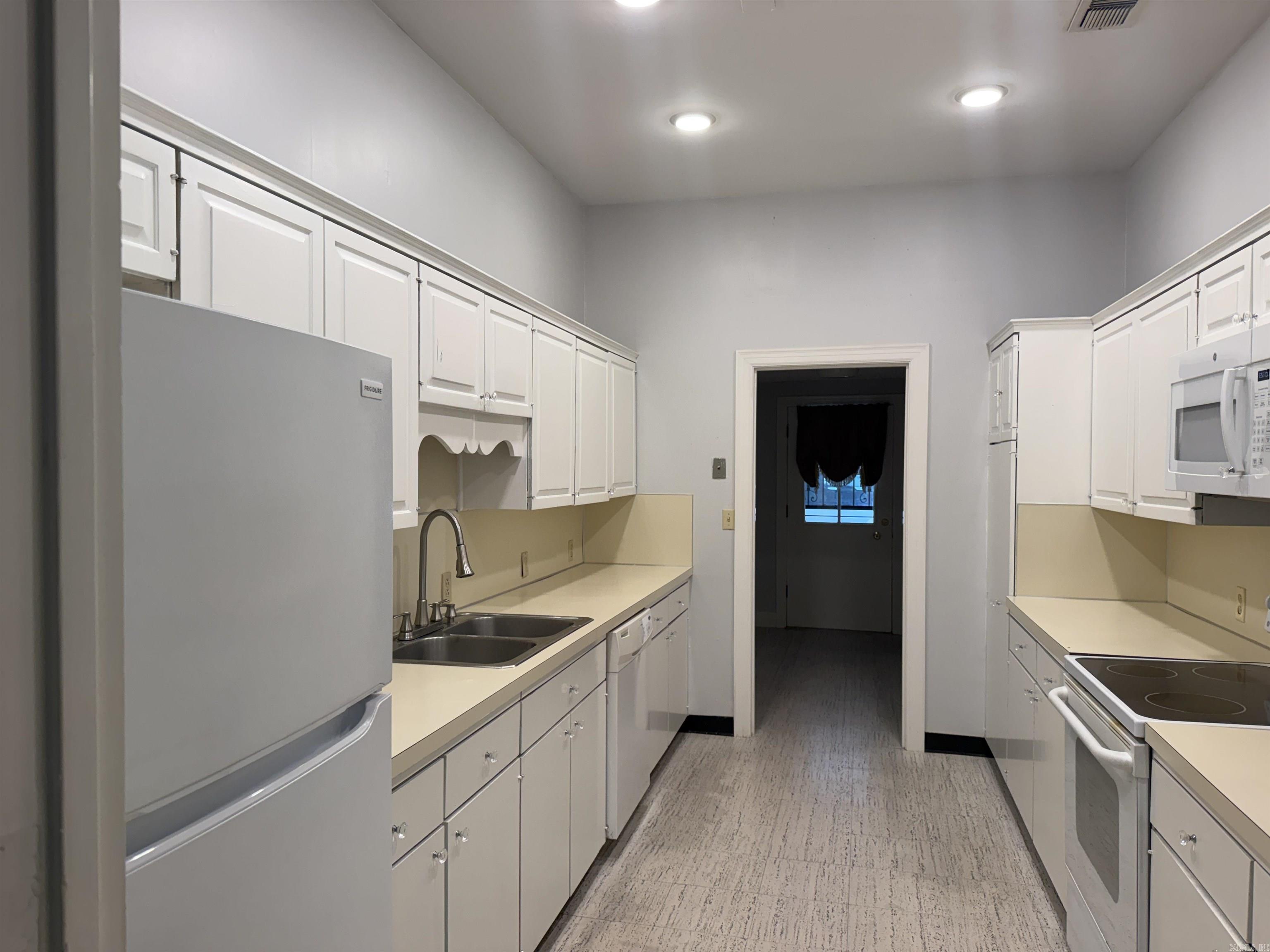 WESTRIDGE HORZ PROP REGIME - Residential
