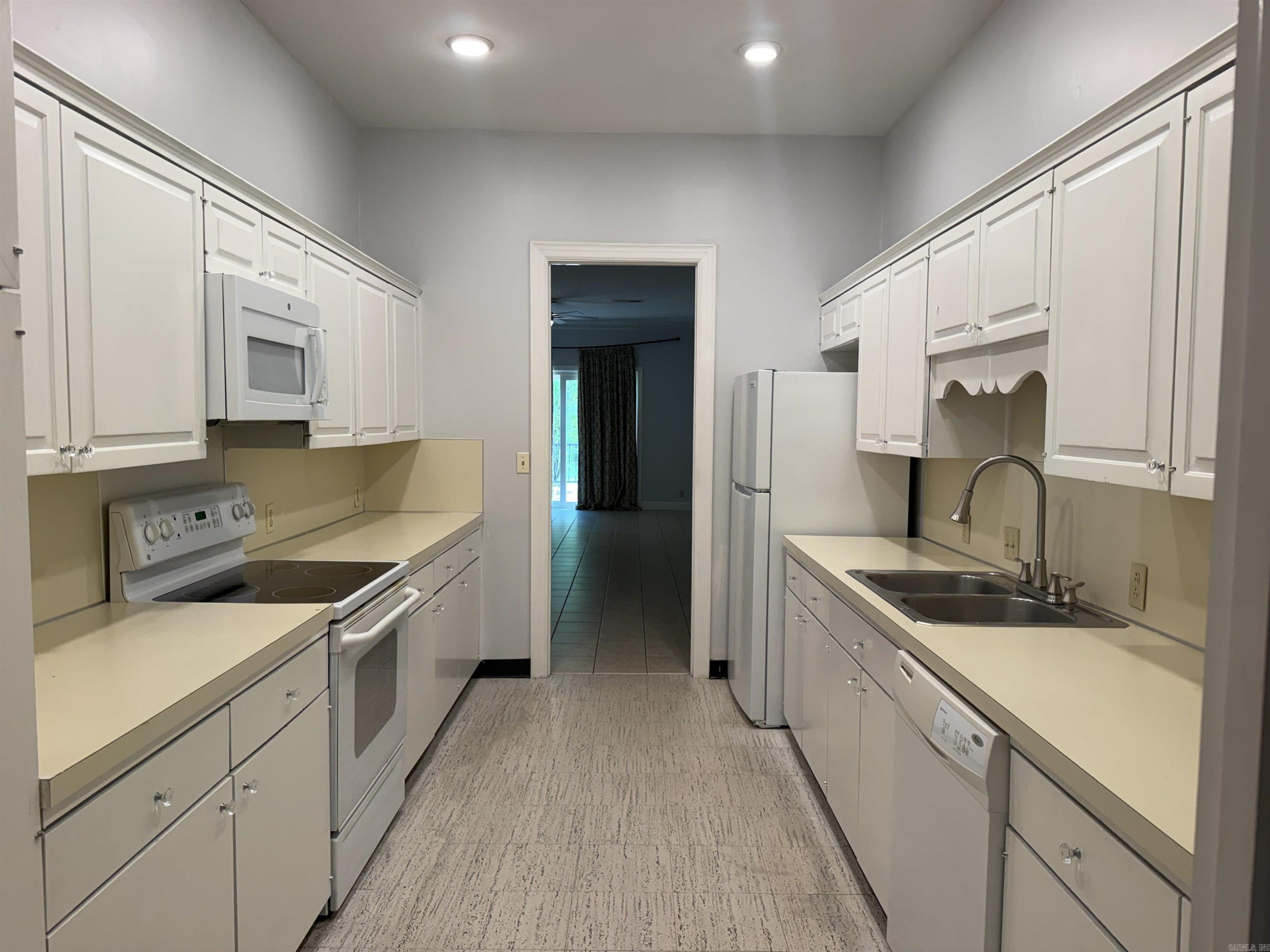 WESTRIDGE HORZ PROP REGIME - Residential