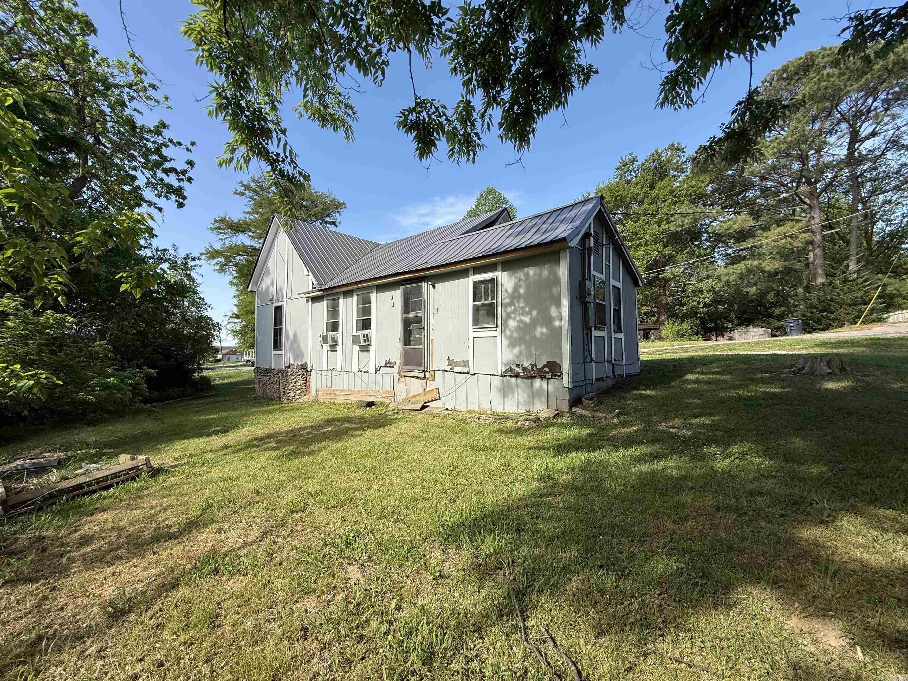 CASTLEBERRY 1ST - Residential