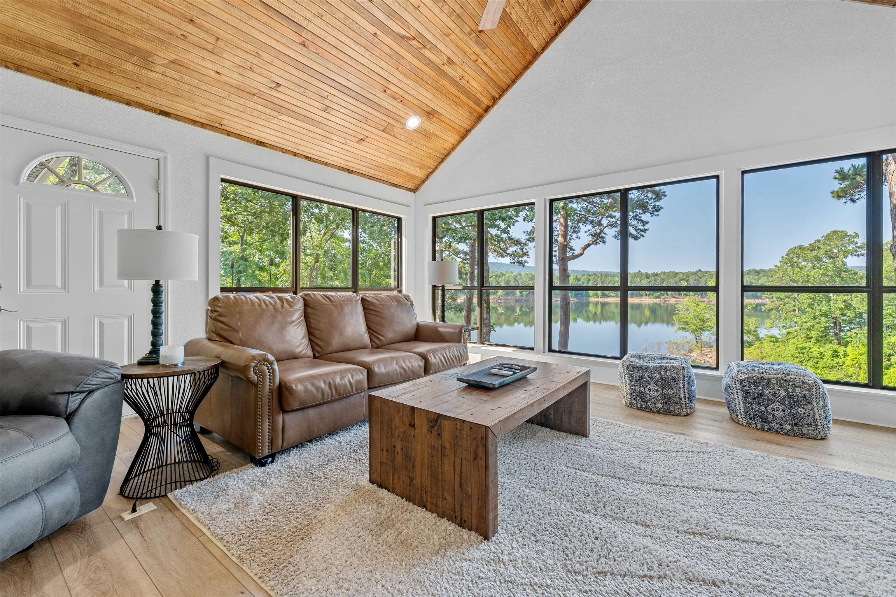 GOLDEN RETREAT - Residential