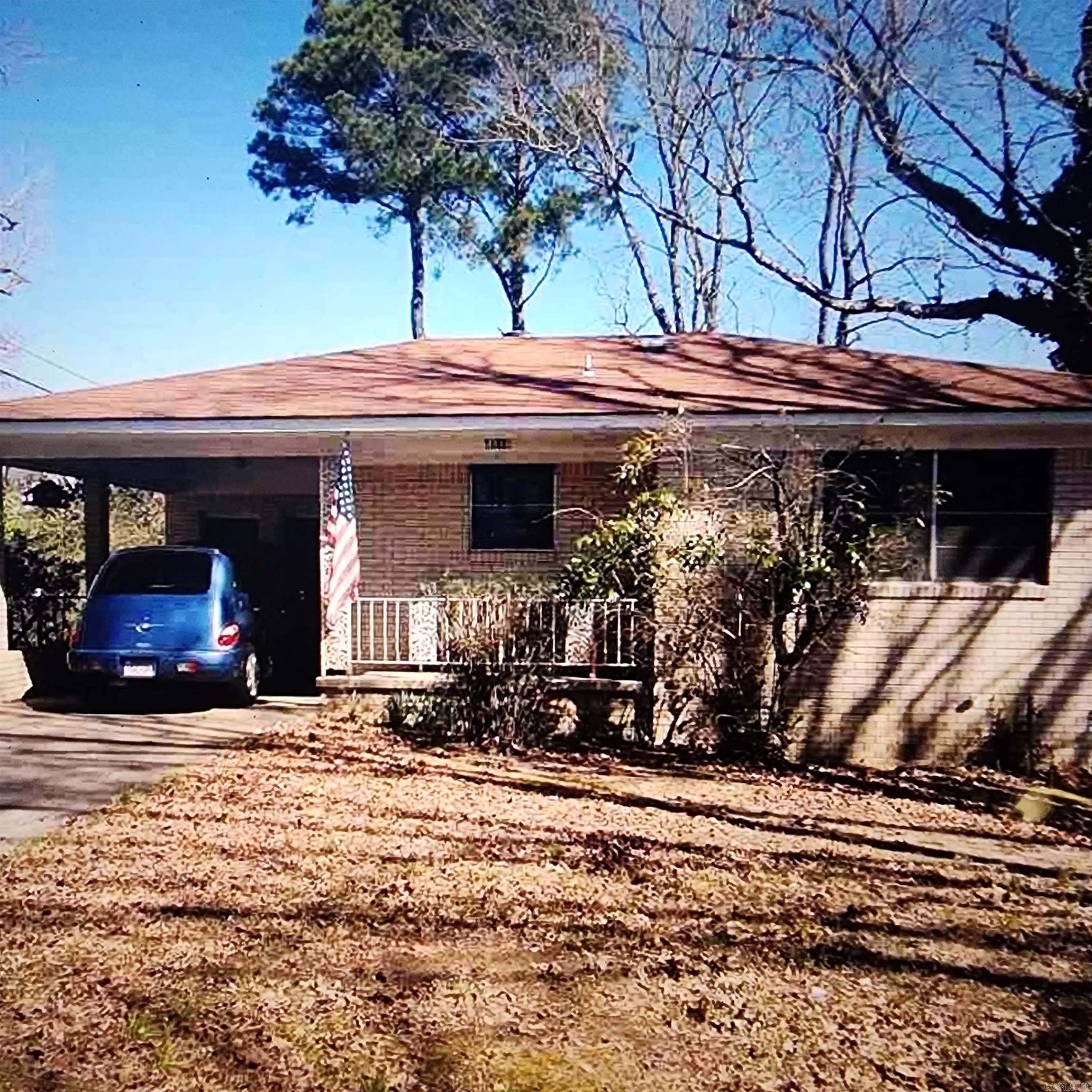2 bed 1 bath, nice hard wood floors thru out, eat in kitchen, fully brick home, great rental investment, home was rented for over 35 years, same renter. Great potential. Home being sold as is where is.