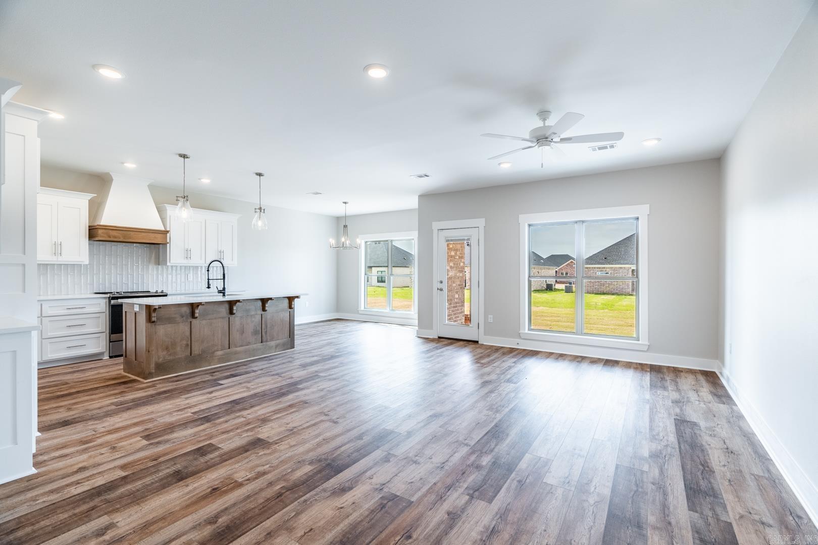 EAST MEADOW - Residential