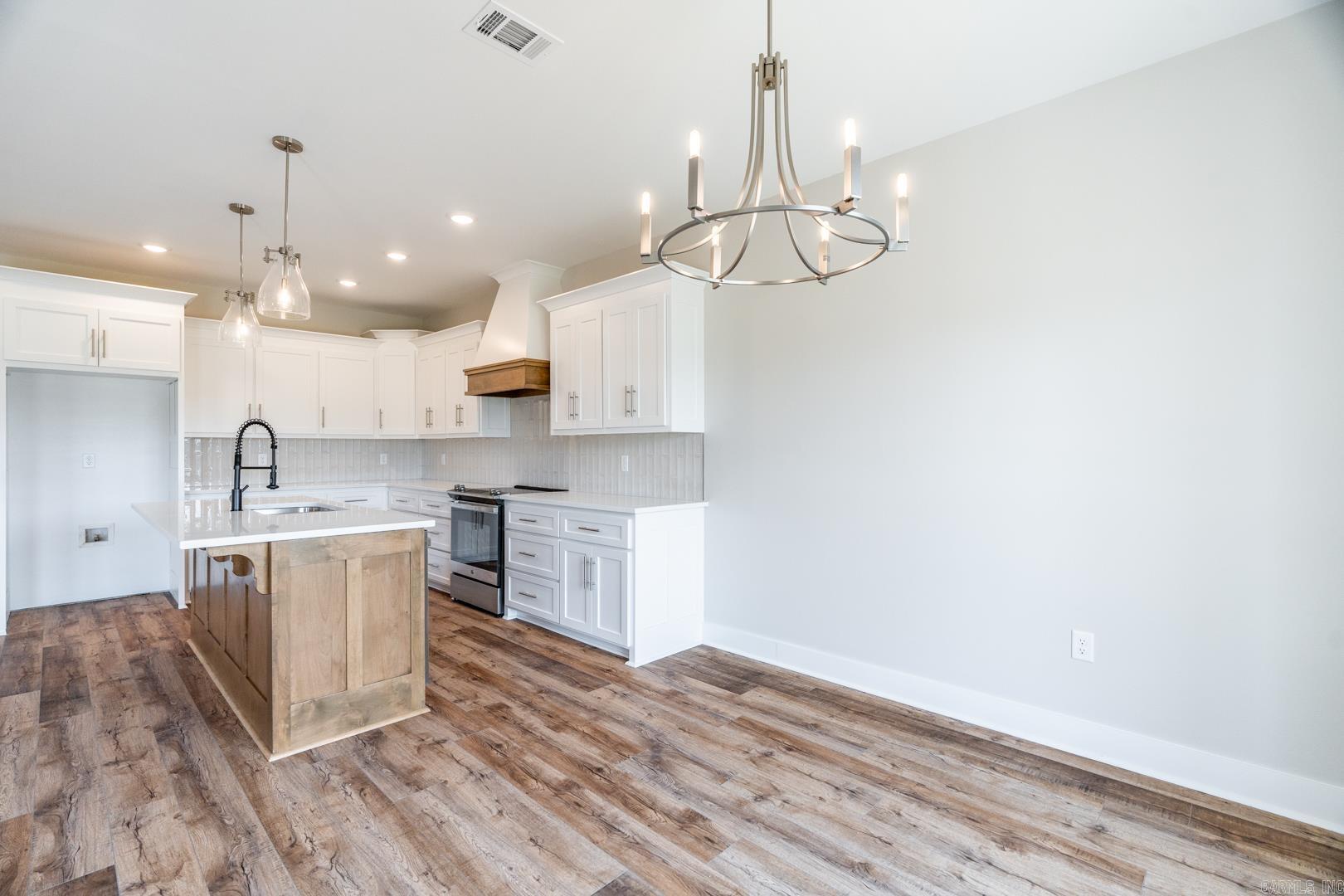 EAST MEADOW - Residential