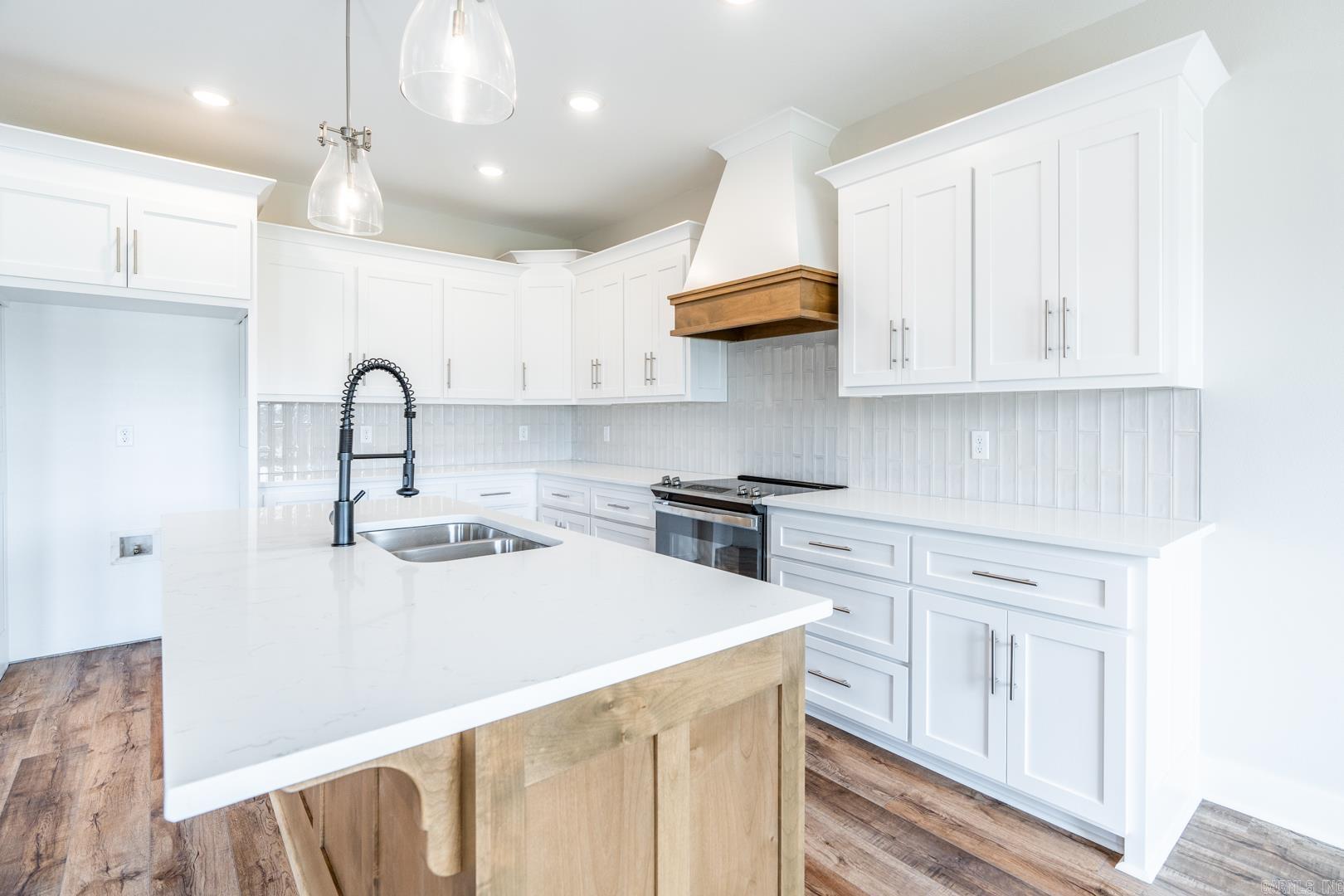 EAST MEADOW - Residential