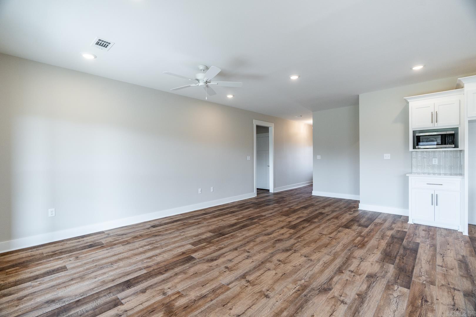 EAST MEADOW - Residential