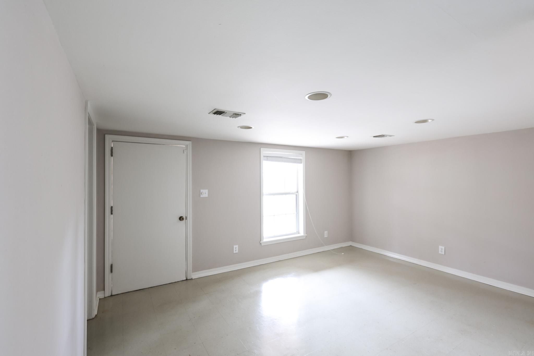 THOMPSON HEIGHTS - Residential