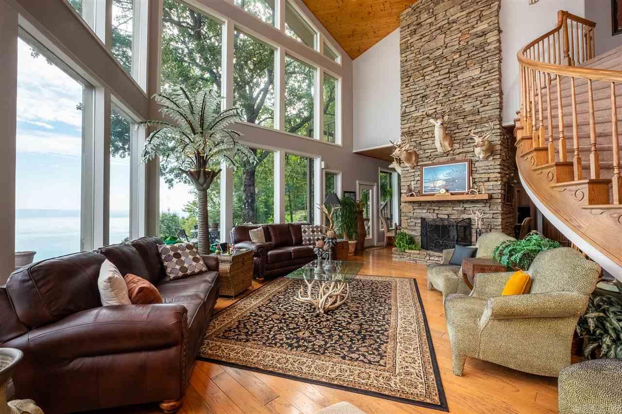 DIAMOND BLUFF ESTATES - Residential