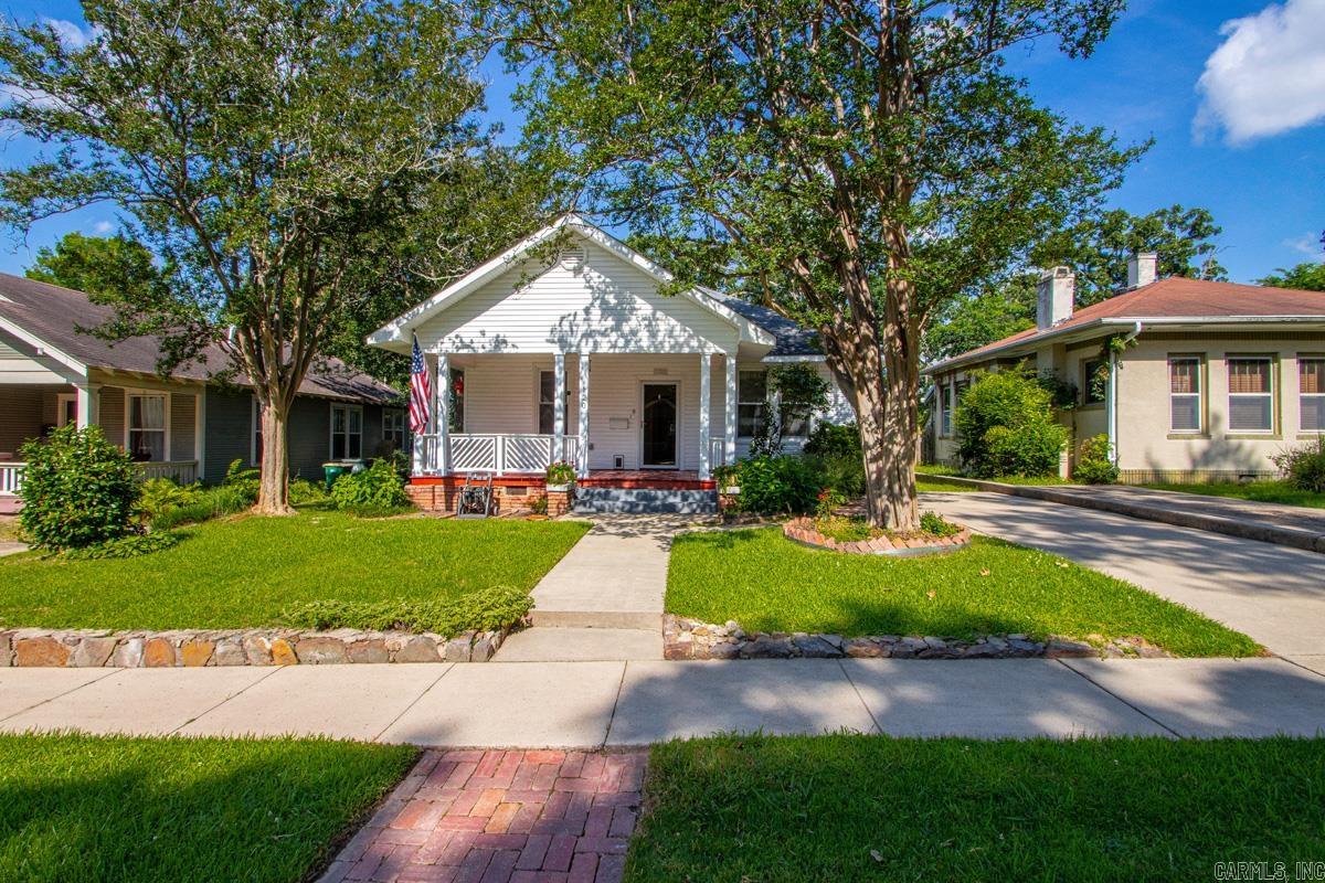 ELMHURST - Residential