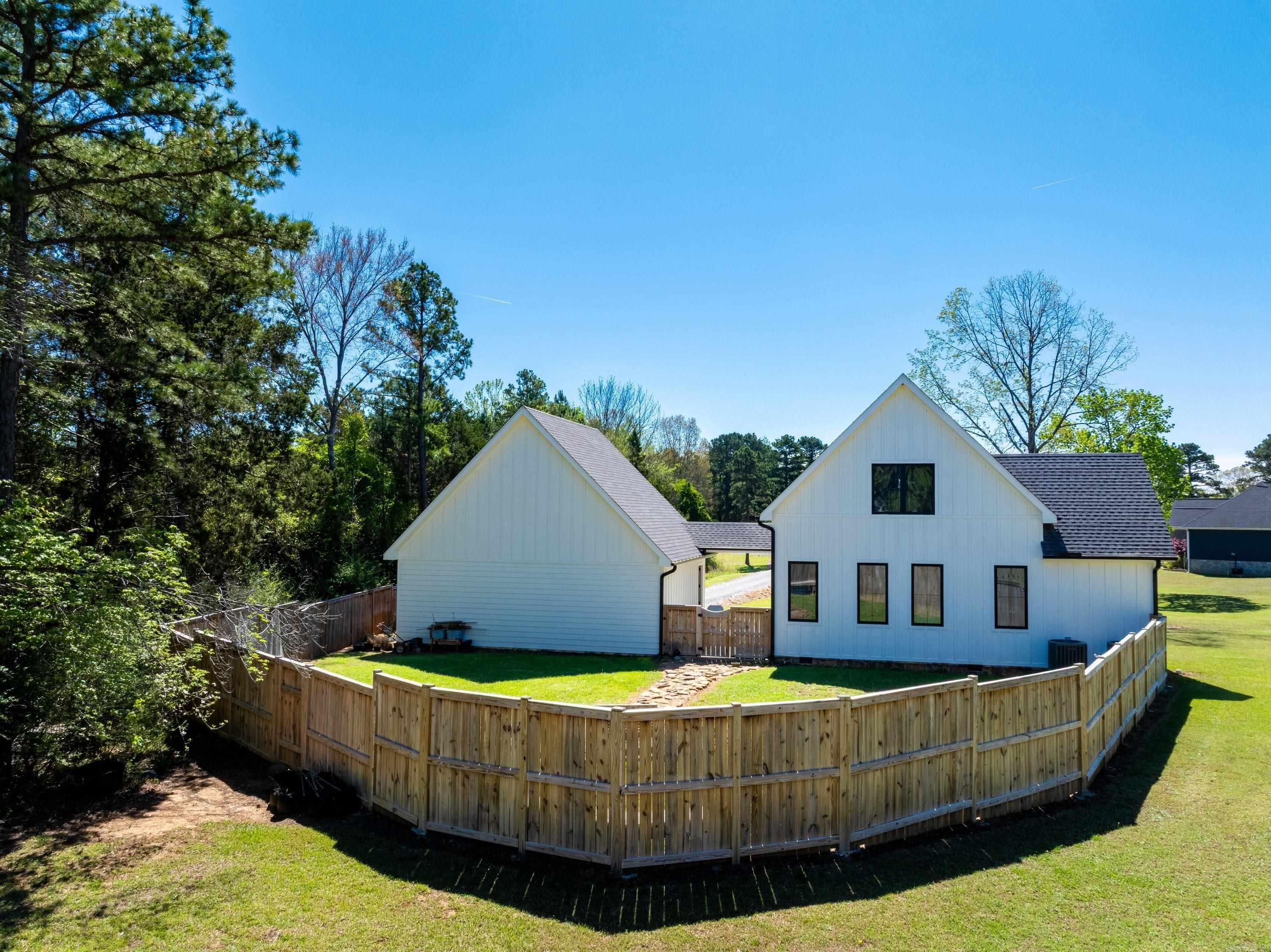 DOUBLE OAK ESTATES - Residential