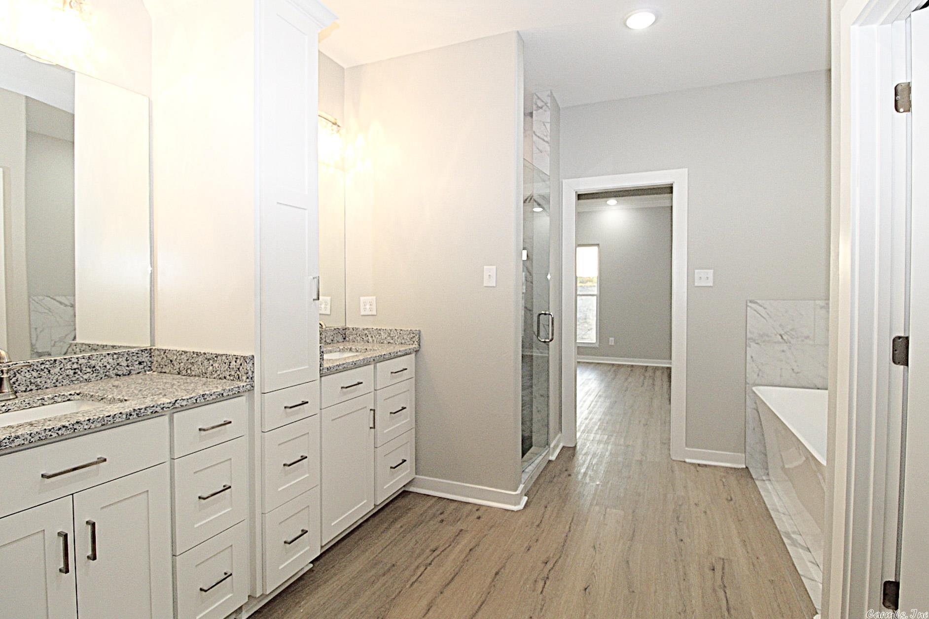 OAK TREE SOUTH - Residential