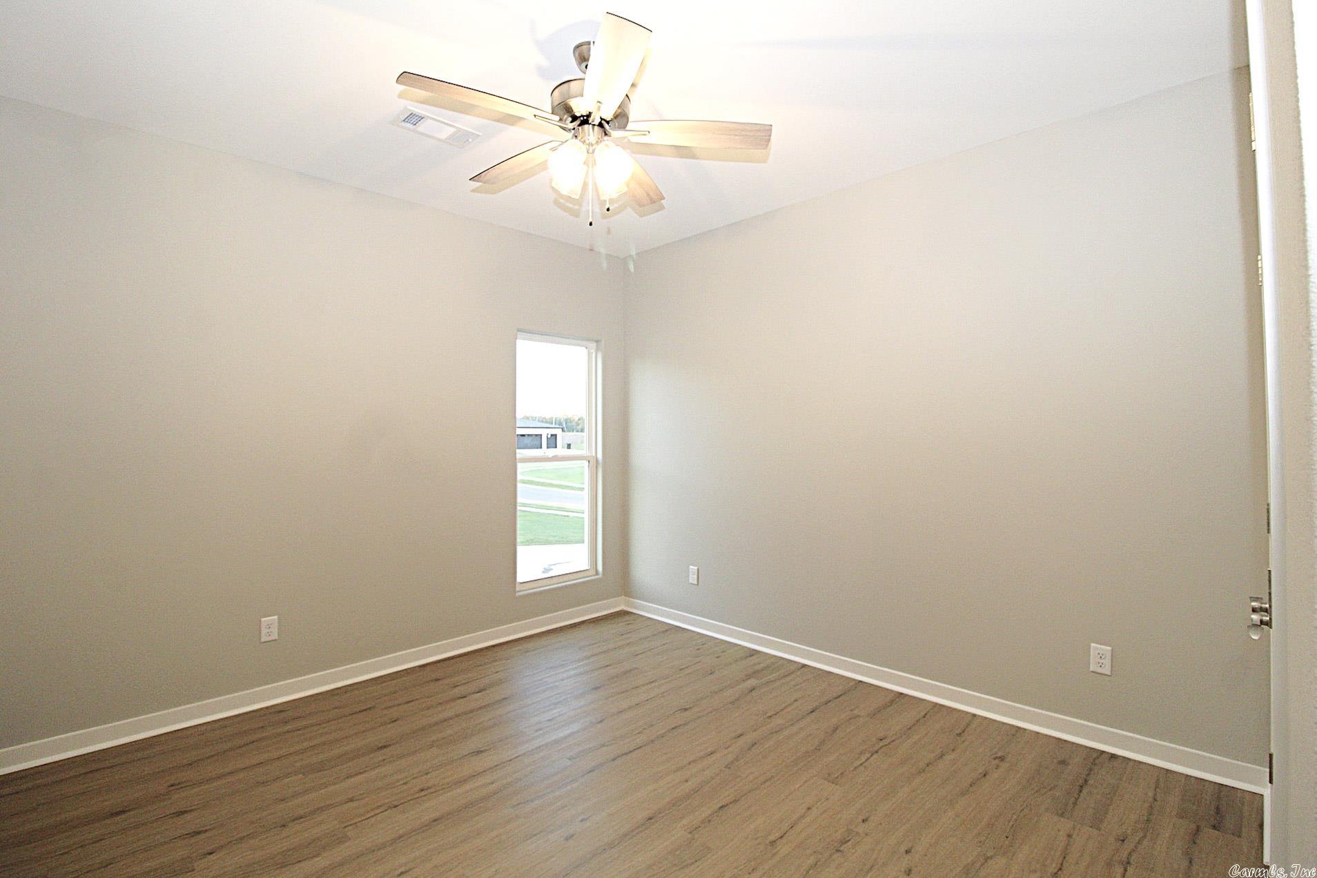 OAK TREE SOUTH - Residential