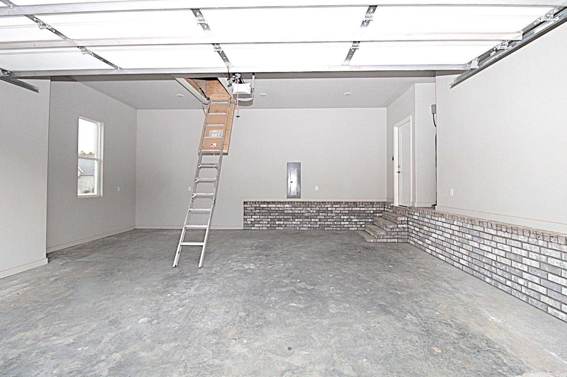 OAK TREE SOUTH - Residential