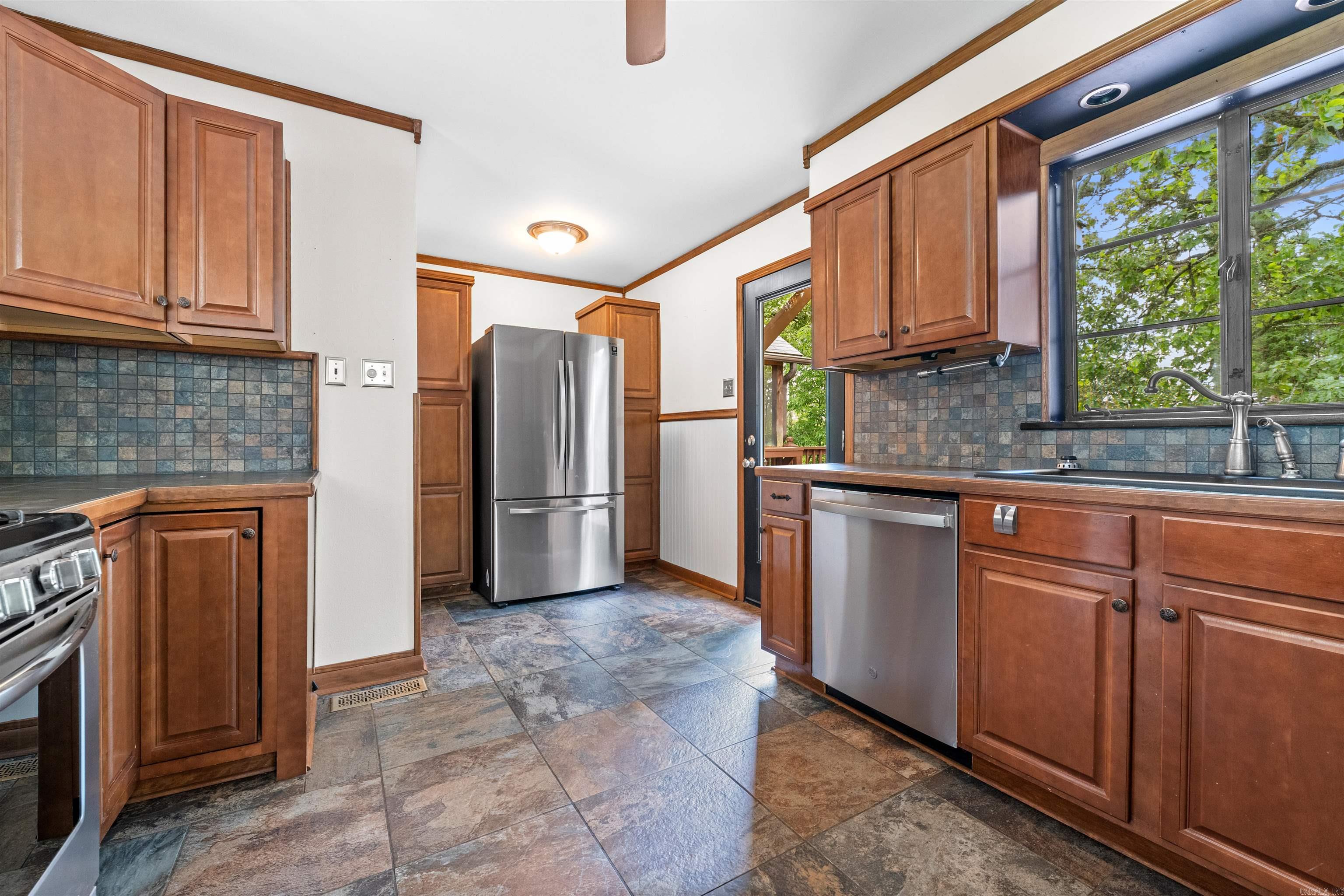 KINGWOOD PLACE - Residential