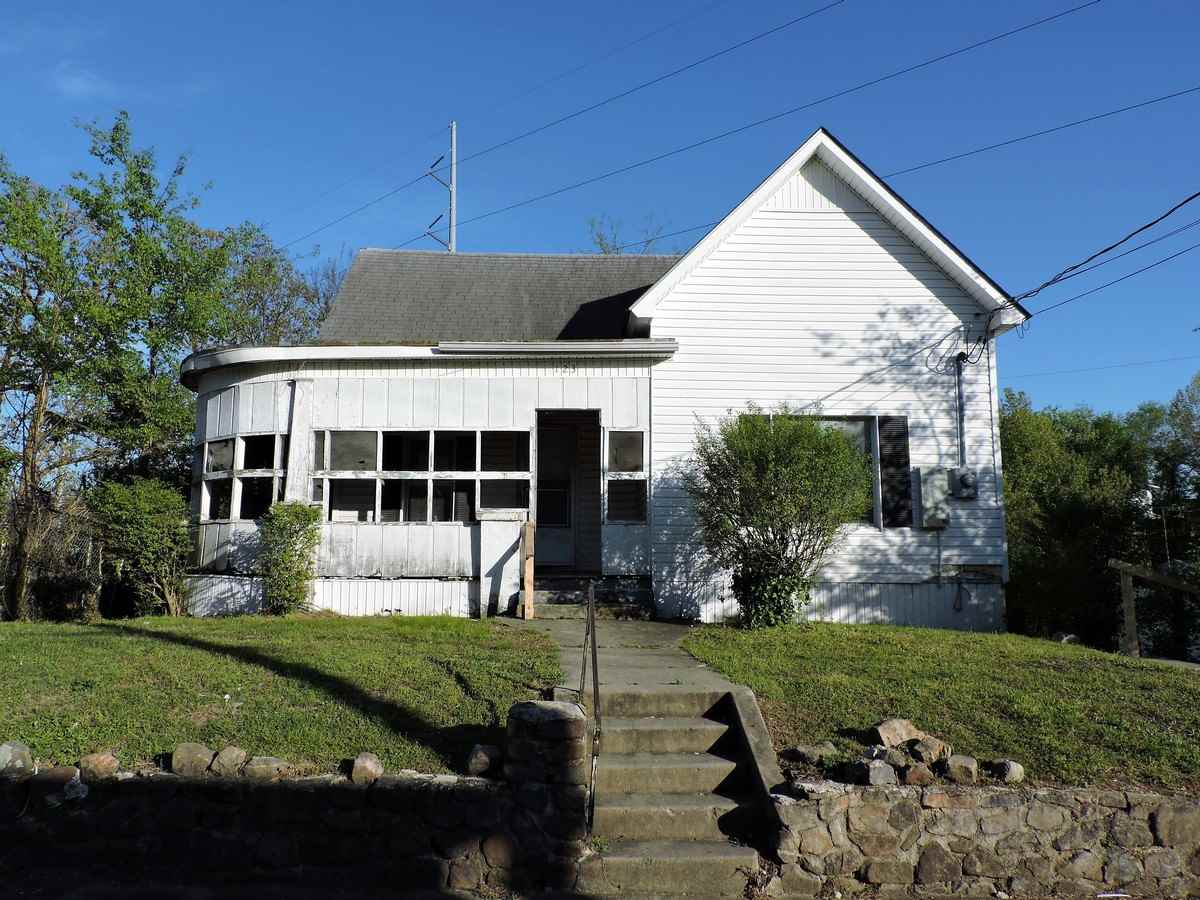 Affordable one level frame with siding single family home conveniently located within the city of Hot Springs. Home features 2 bedrooms, 1 full bathroom, approximately 1141 sq. ft., front porch, living room and formal dining. HUD Case #031-277560, FHA Financing: IE (Insured Escrow) Property is sold in as is condition, no warranties, guarantees or representations. (See Agent Remarks)