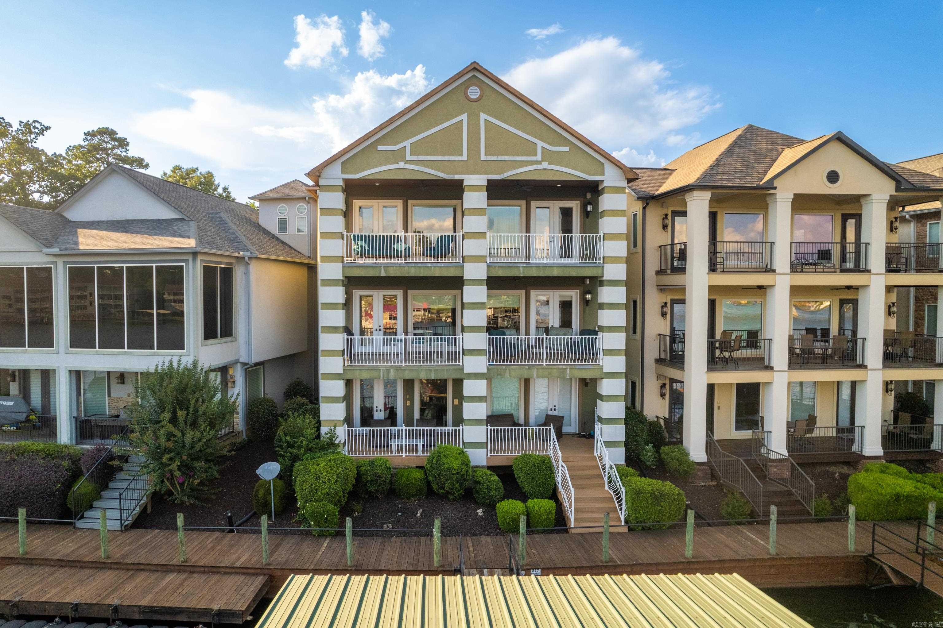PARADISE LAKE VILLAGE TOWNHOME - Residential