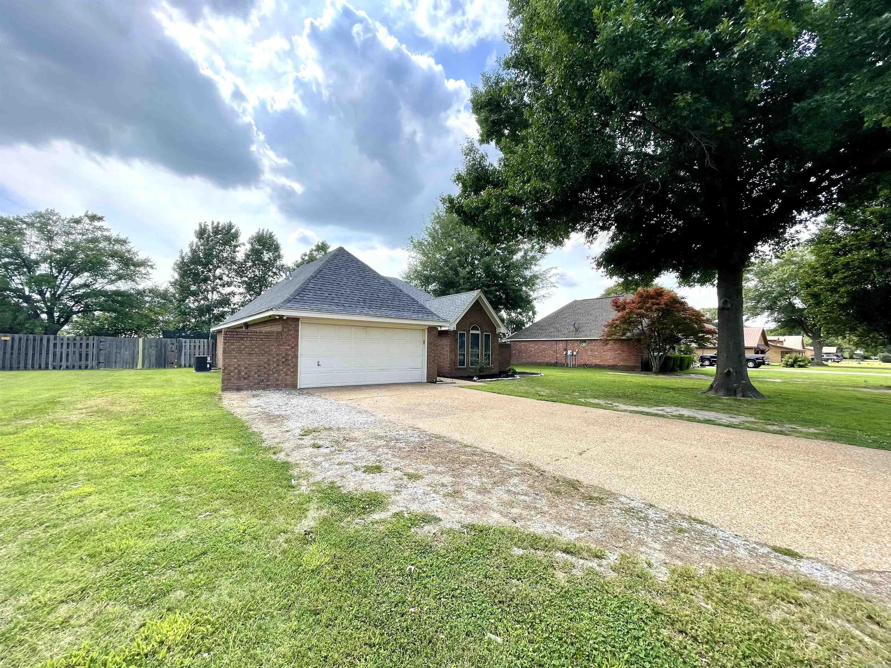 COUNTRY SIDE - Residential