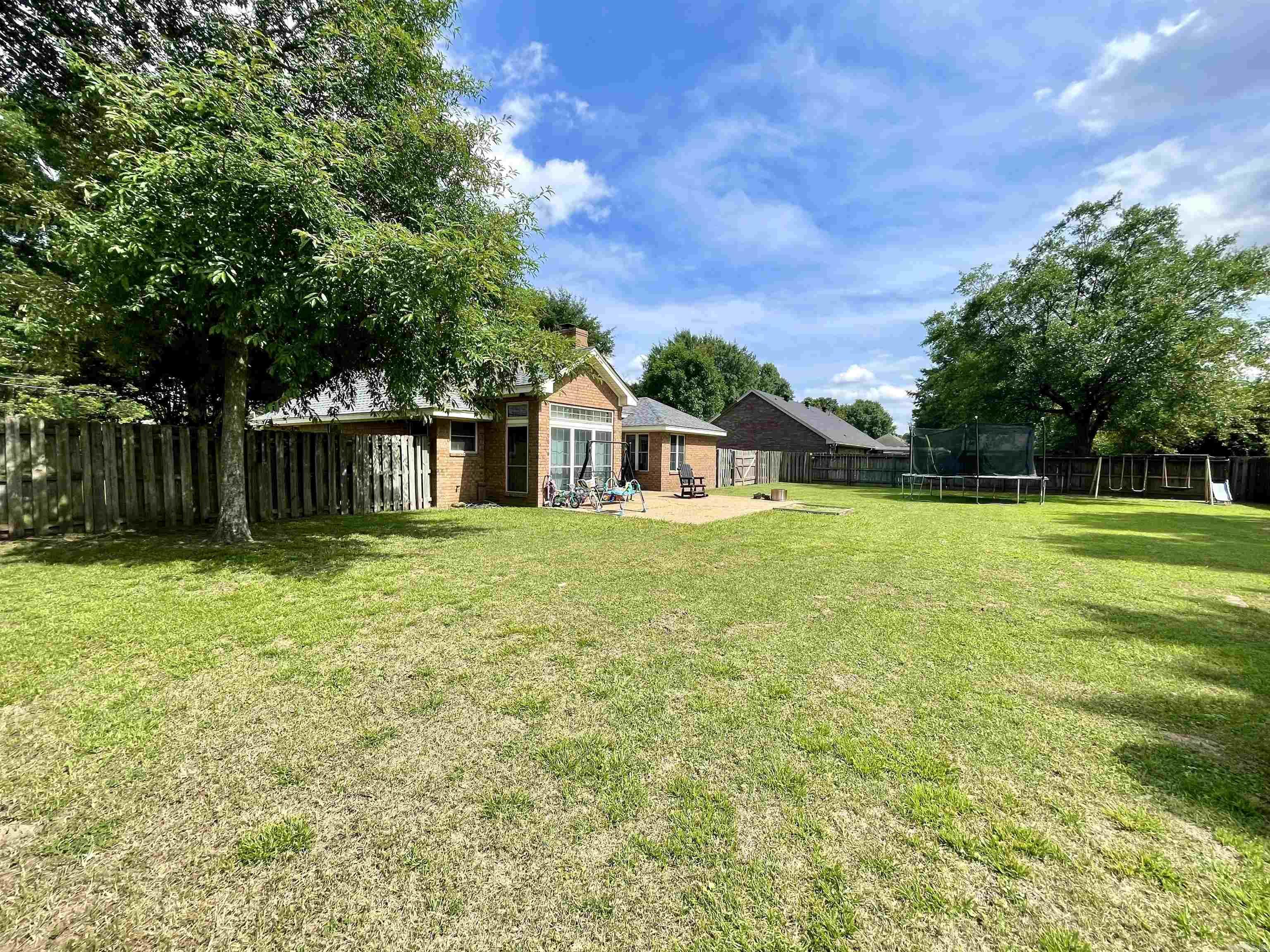COUNTRY SIDE - Residential