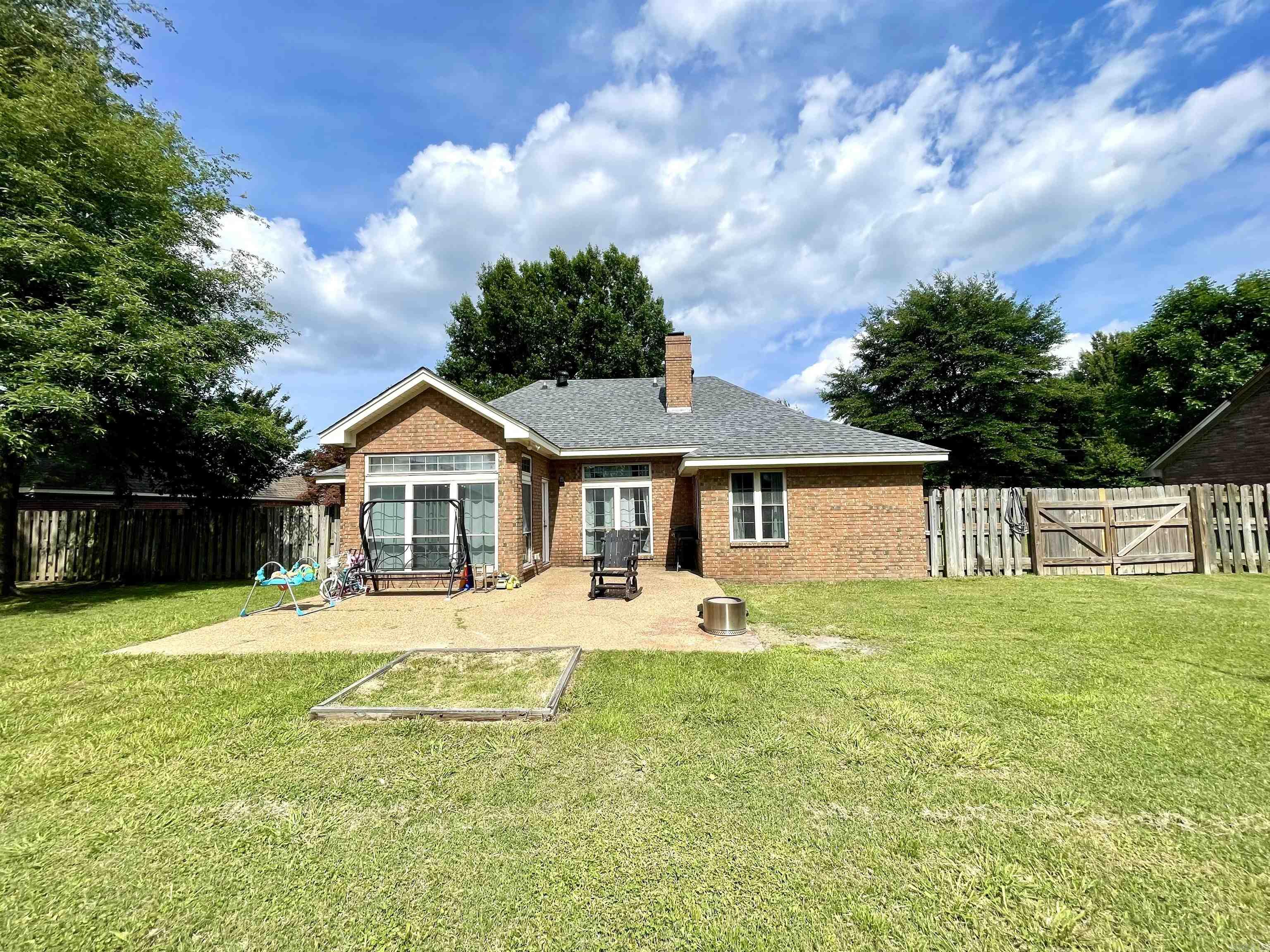 COUNTRY SIDE - Residential