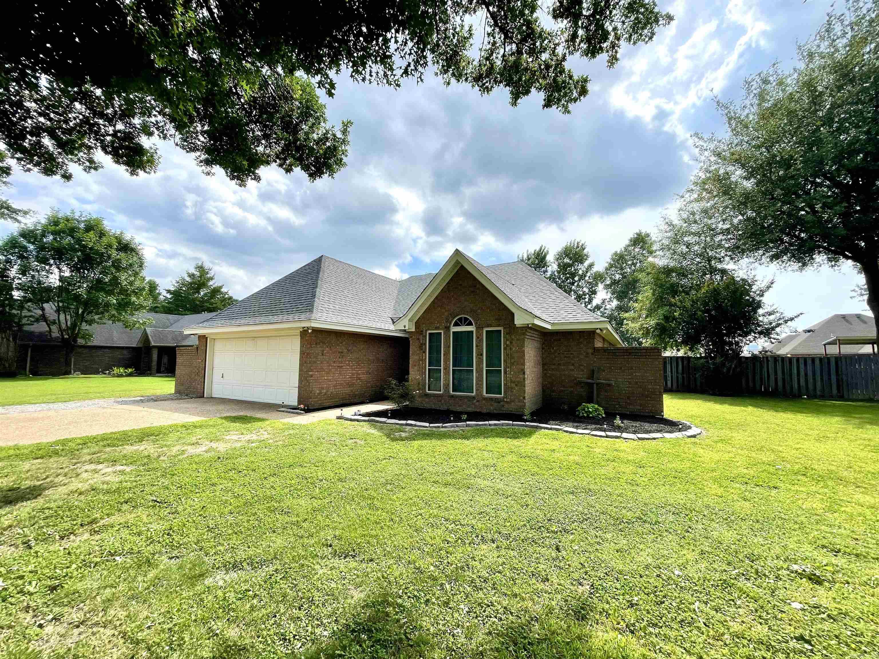 COUNTRY SIDE - Residential