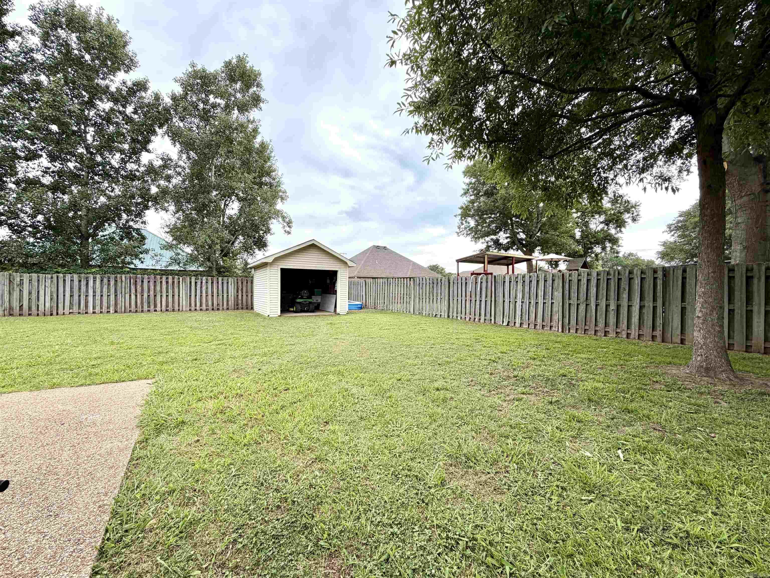 COUNTRY SIDE - Residential