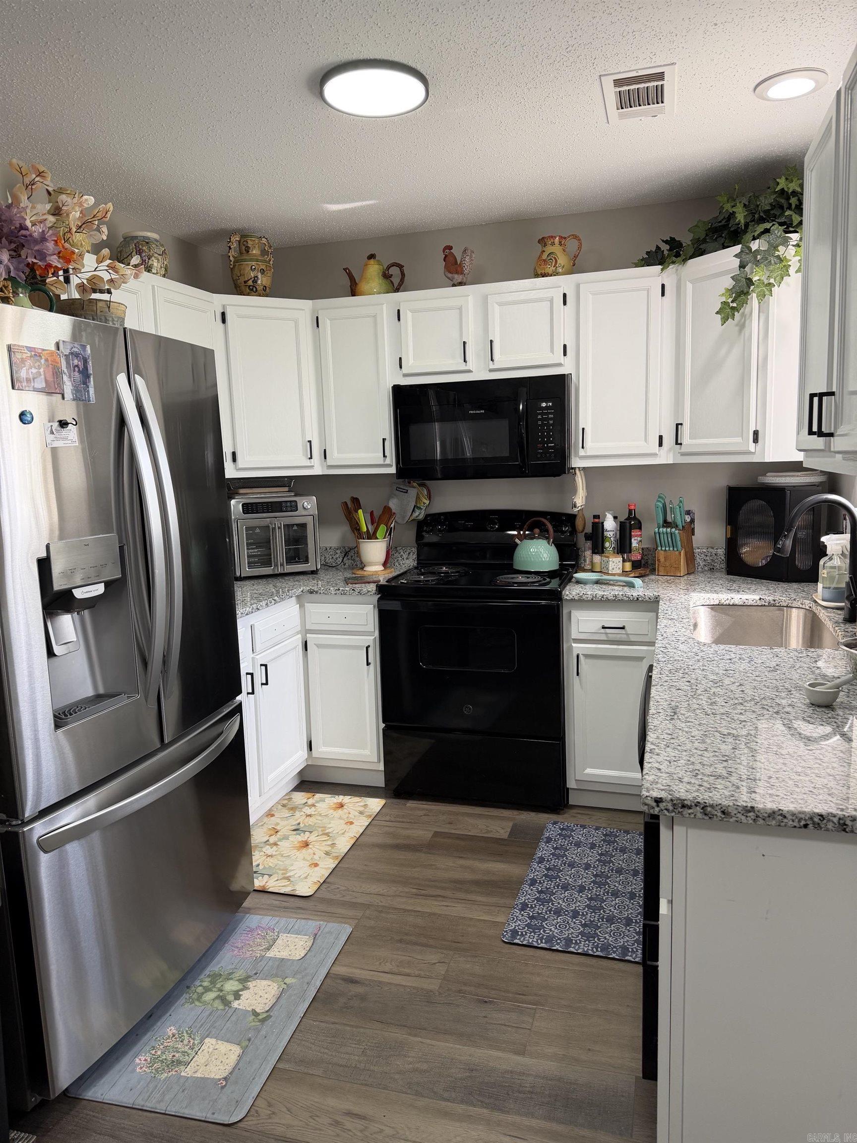 ARROWHEAD VILLAGE - Residential