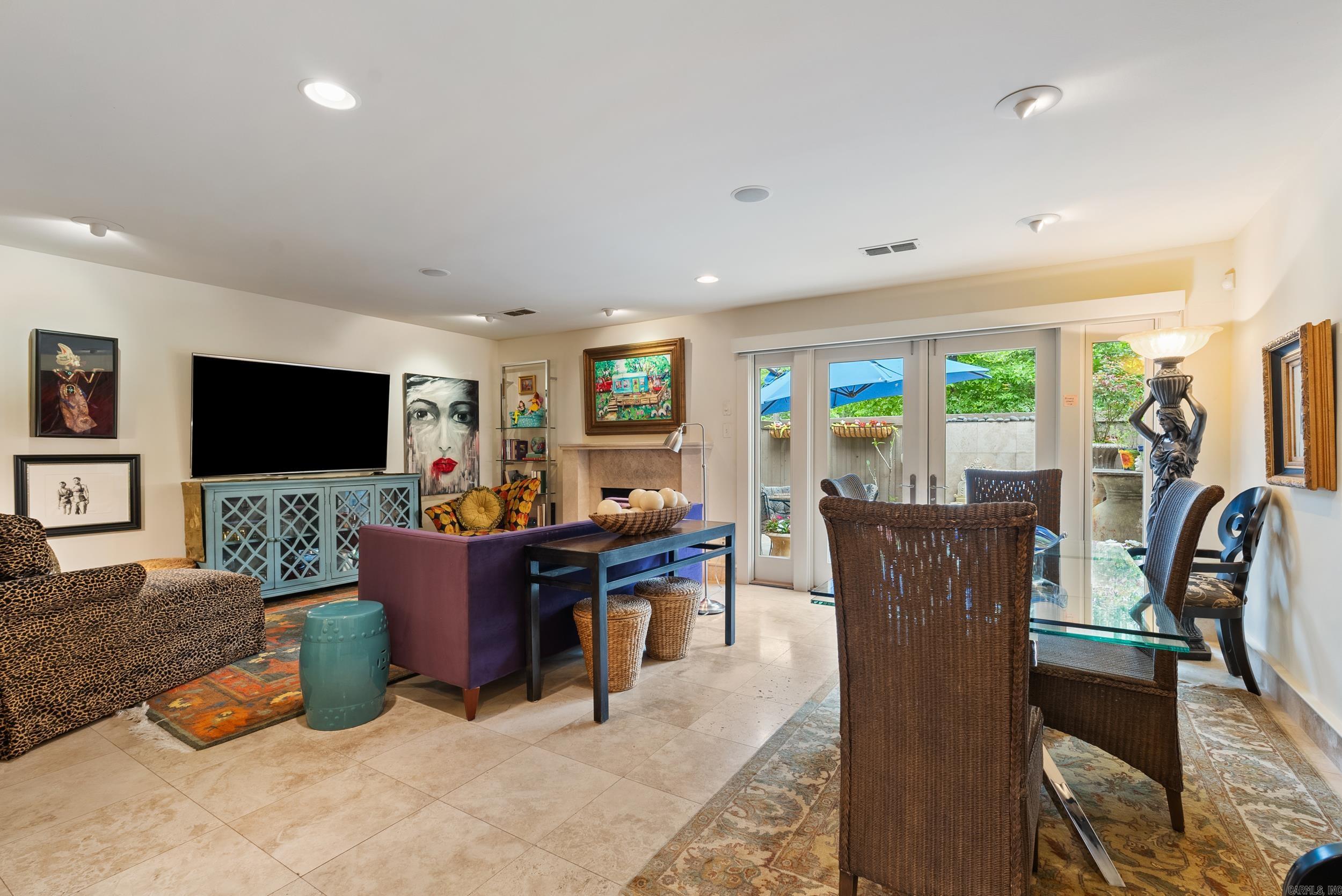 ANDOVER SQUARE - Residential