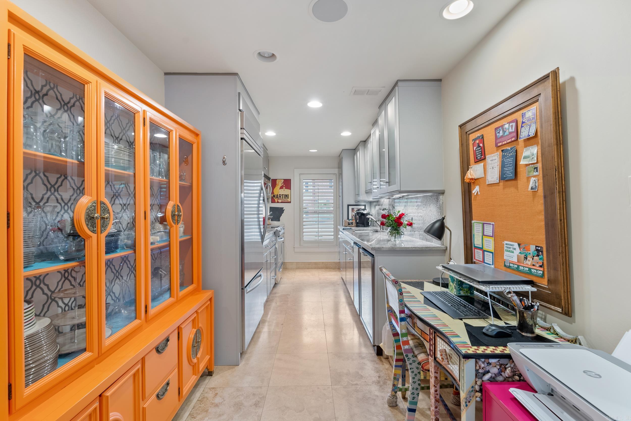 ANDOVER SQUARE - Residential