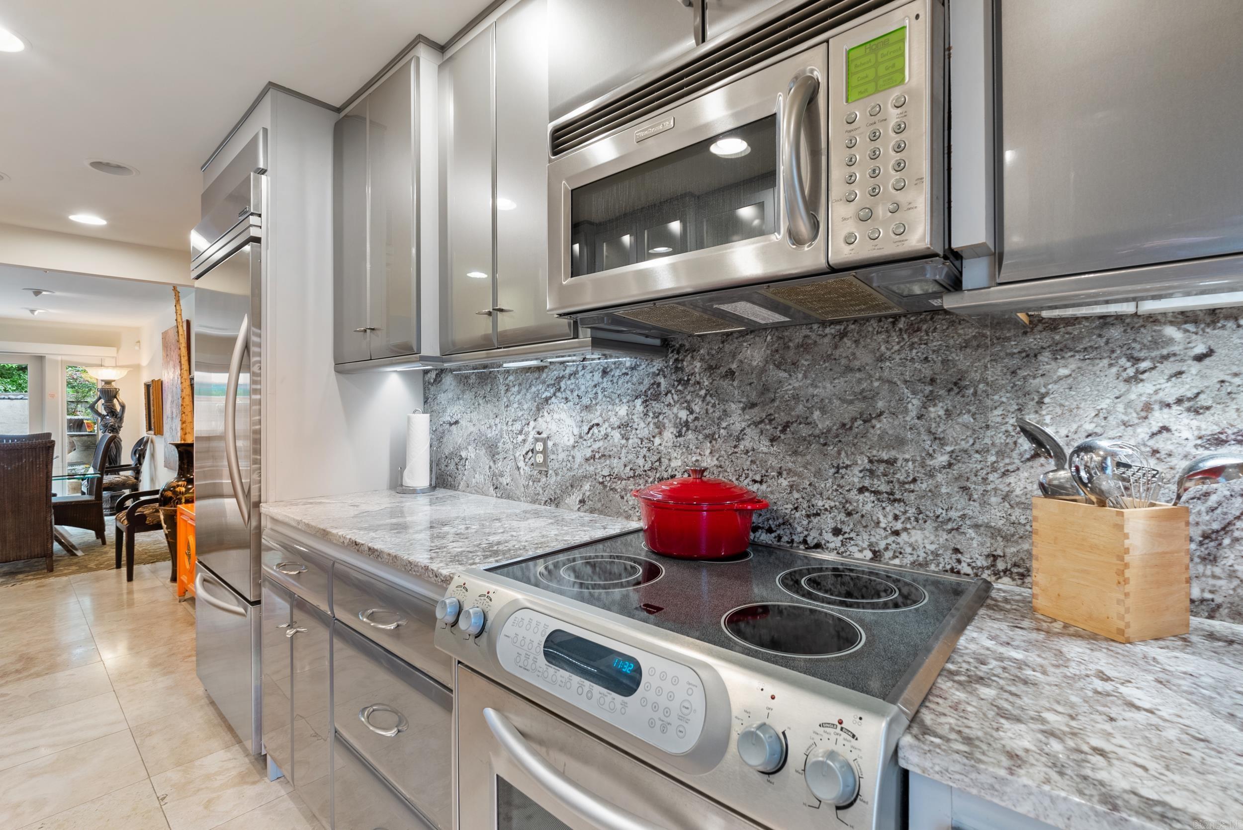ANDOVER SQUARE - Residential