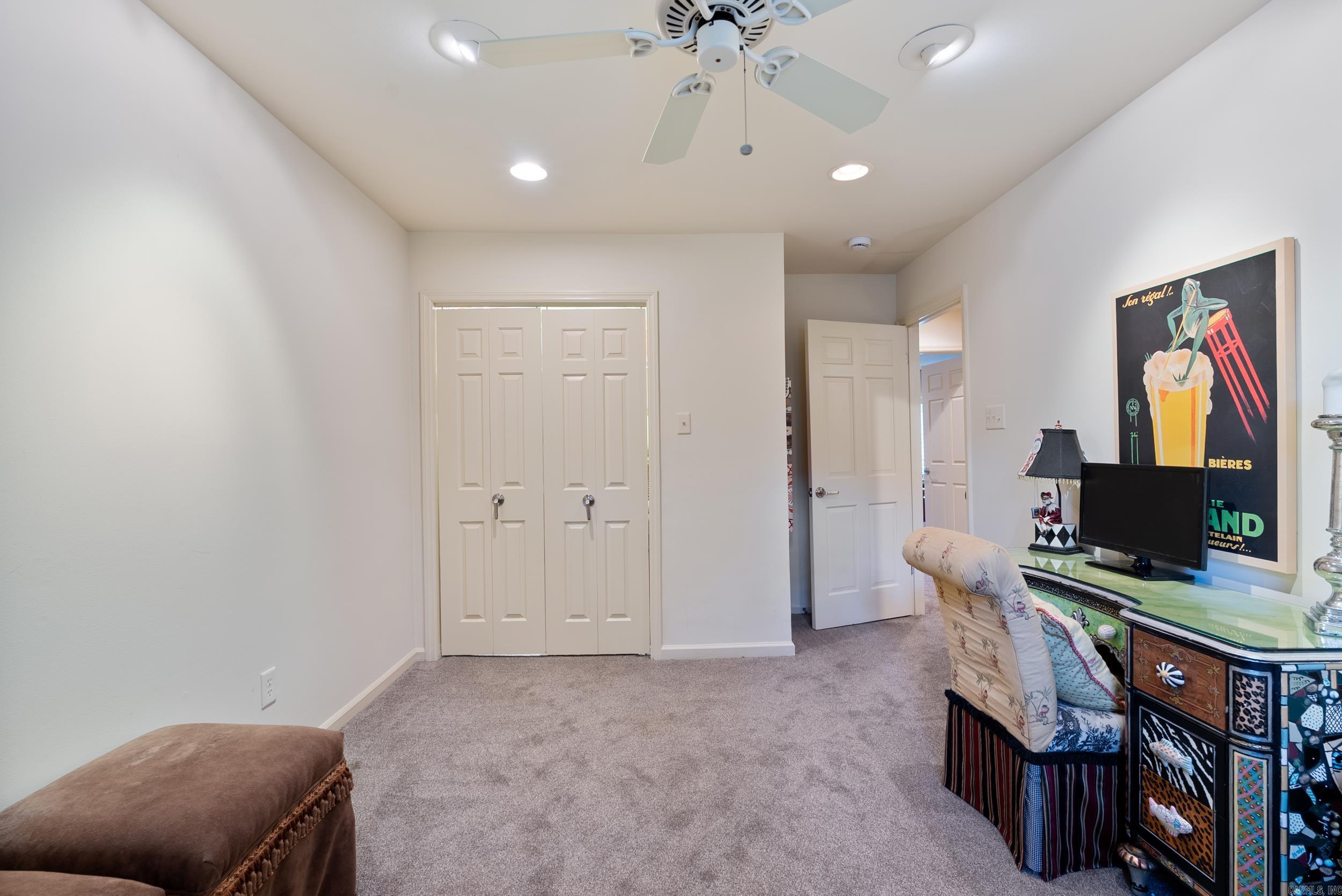 ANDOVER SQUARE - Residential