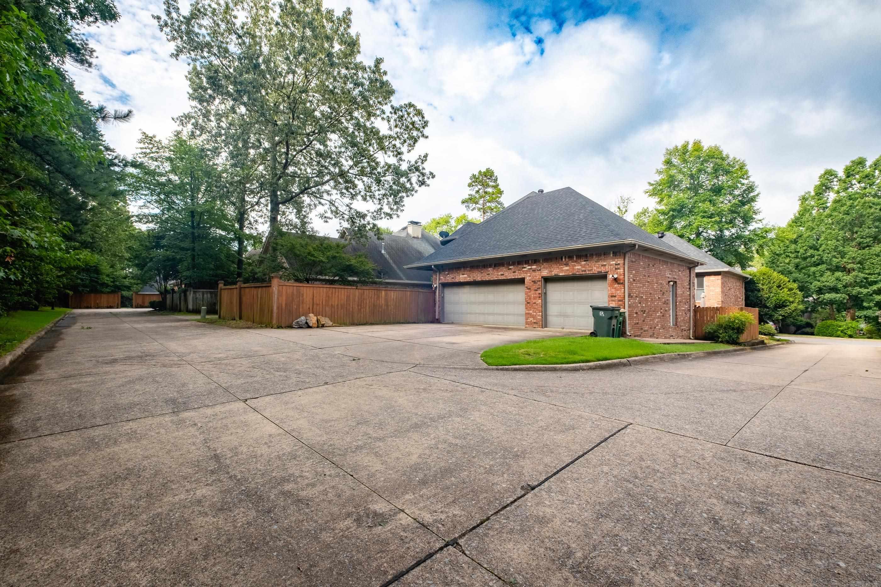 CHENAL VALLEY AVIGNON COURT - Residential