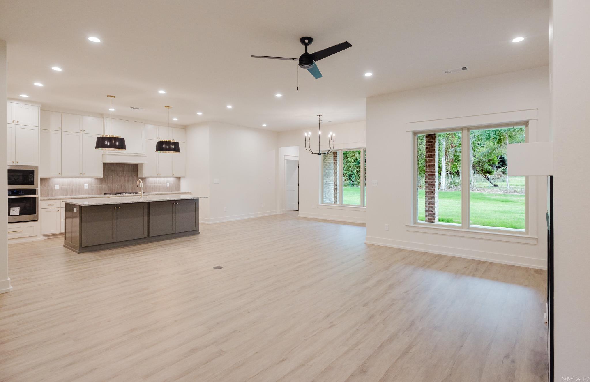 CREEKSIDE - Residential
