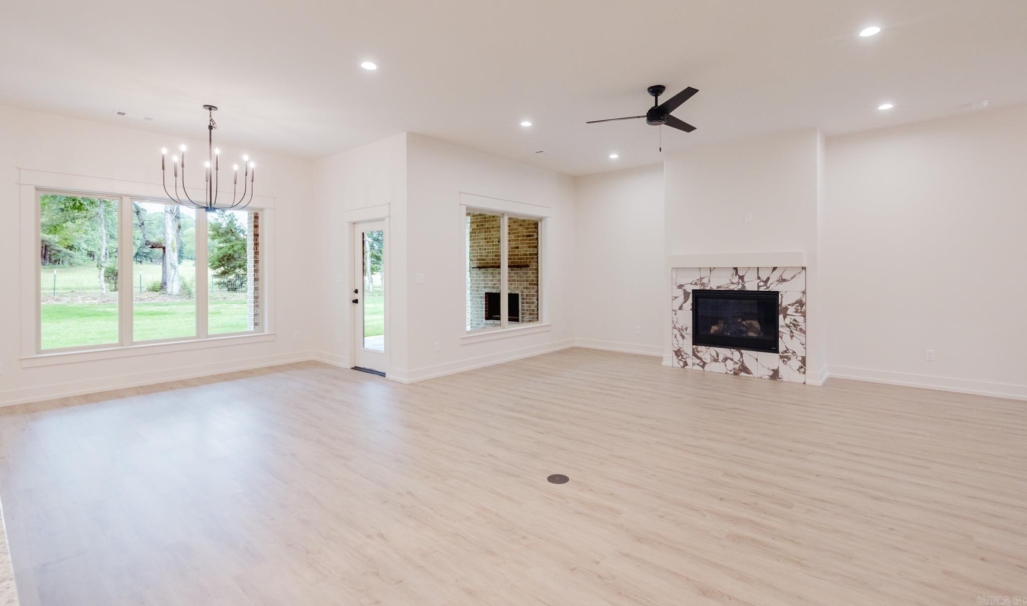 CREEKSIDE - Residential