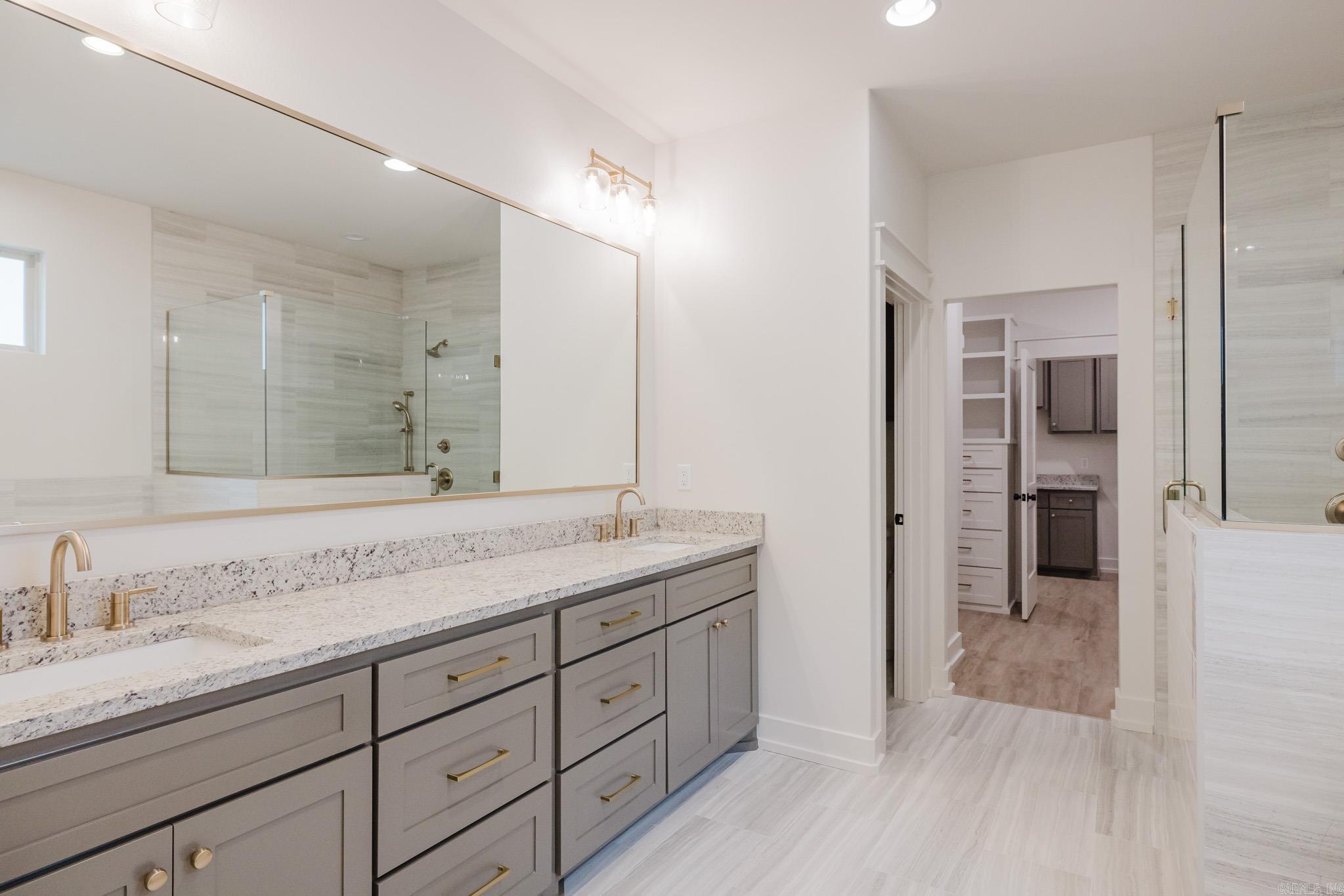 CREEKSIDE - Residential