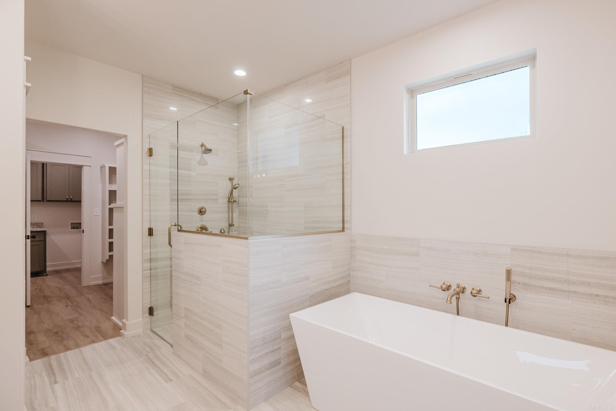 CREEKSIDE - Residential