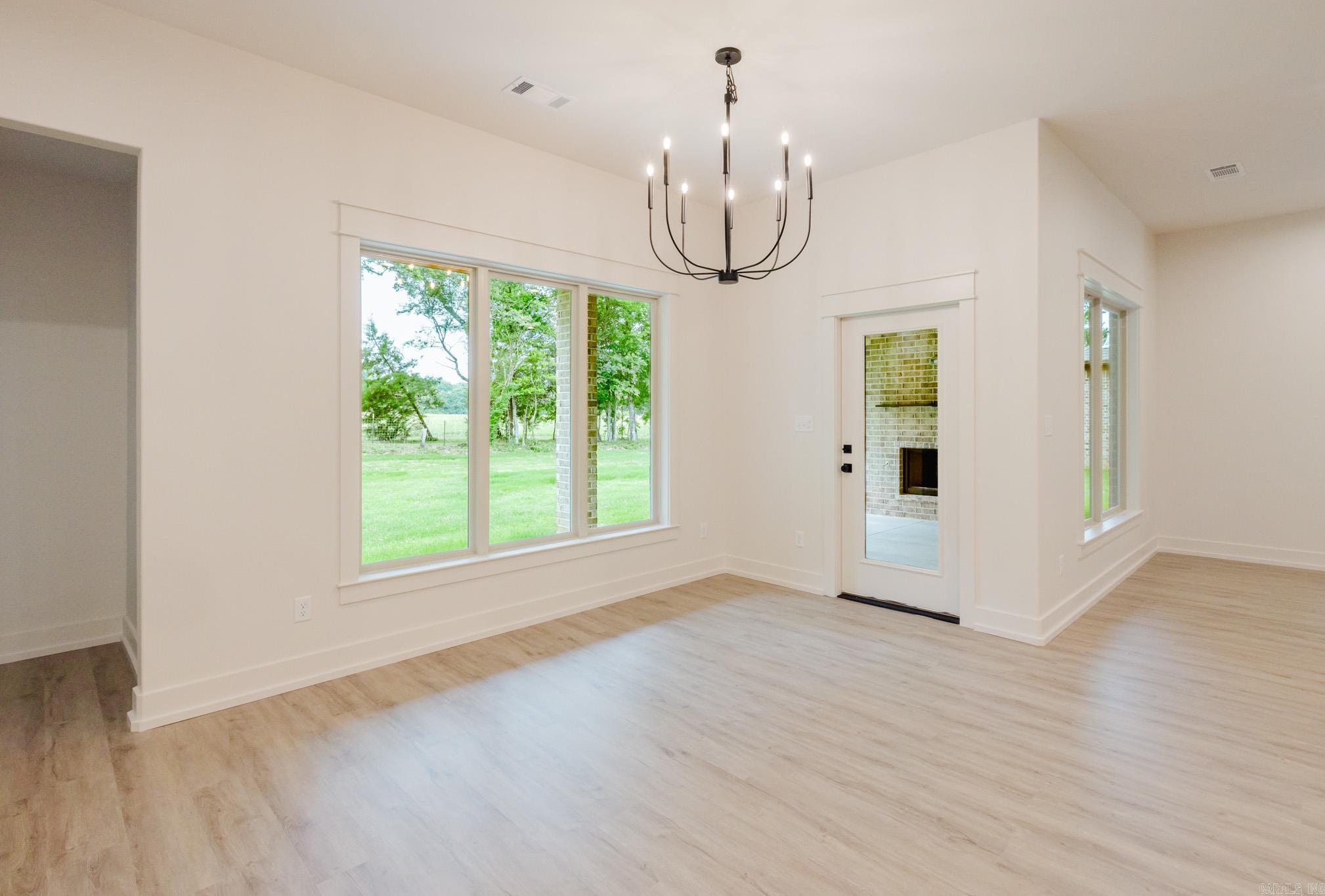 CREEKSIDE - Residential