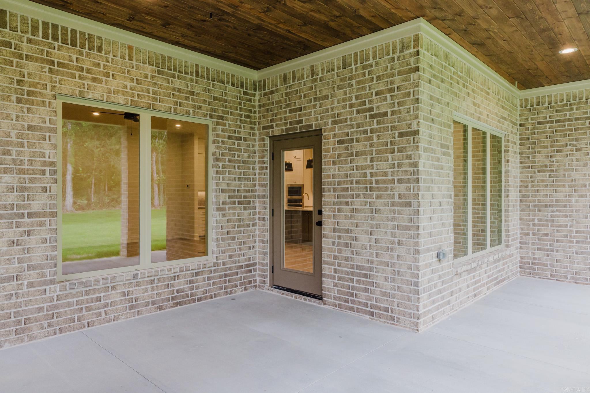 CREEKSIDE - Residential
