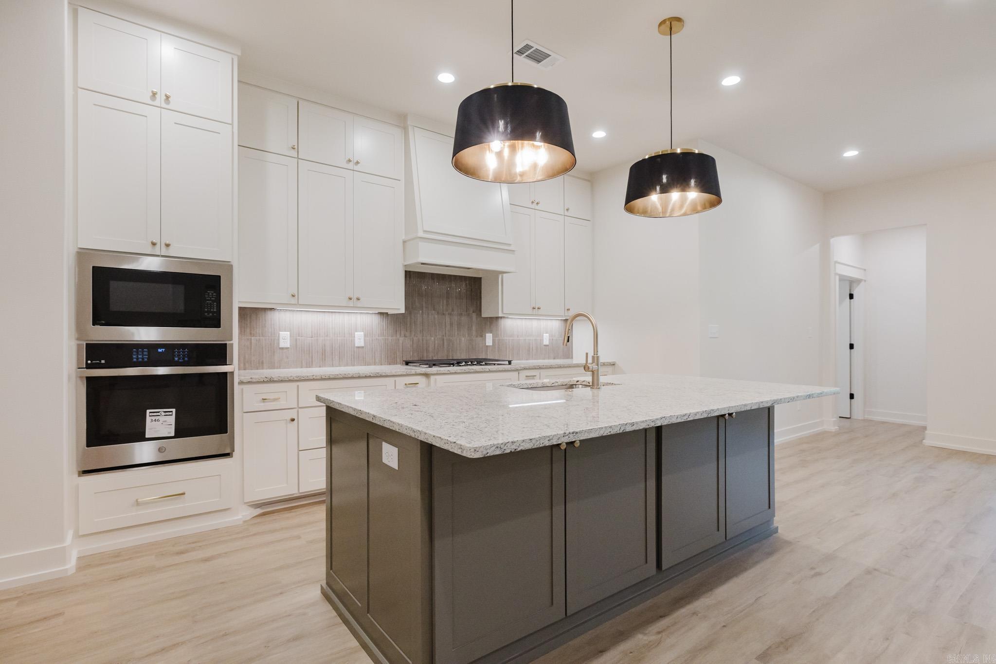 CREEKSIDE - Residential