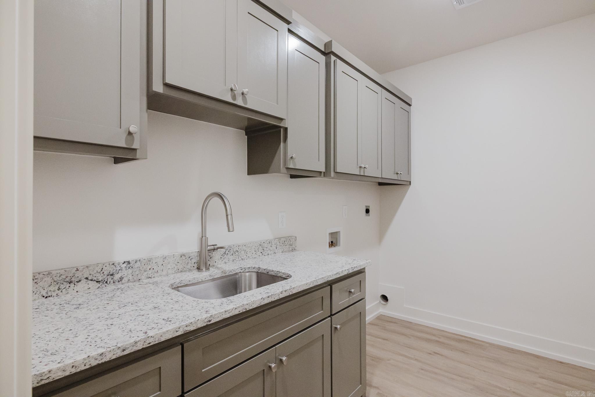 CREEKSIDE - Residential